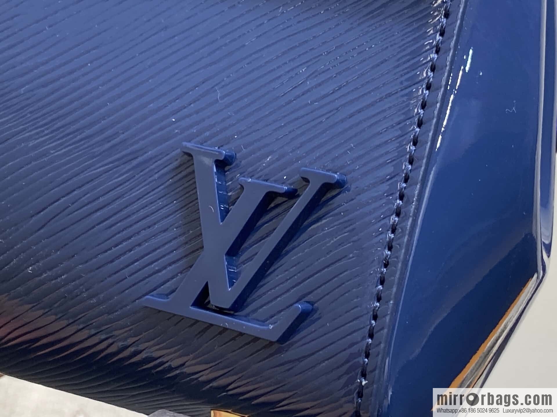 [Boutique‑grade] M58925 blue patent leather, water ripple handbag series CLUNY mini handbag
