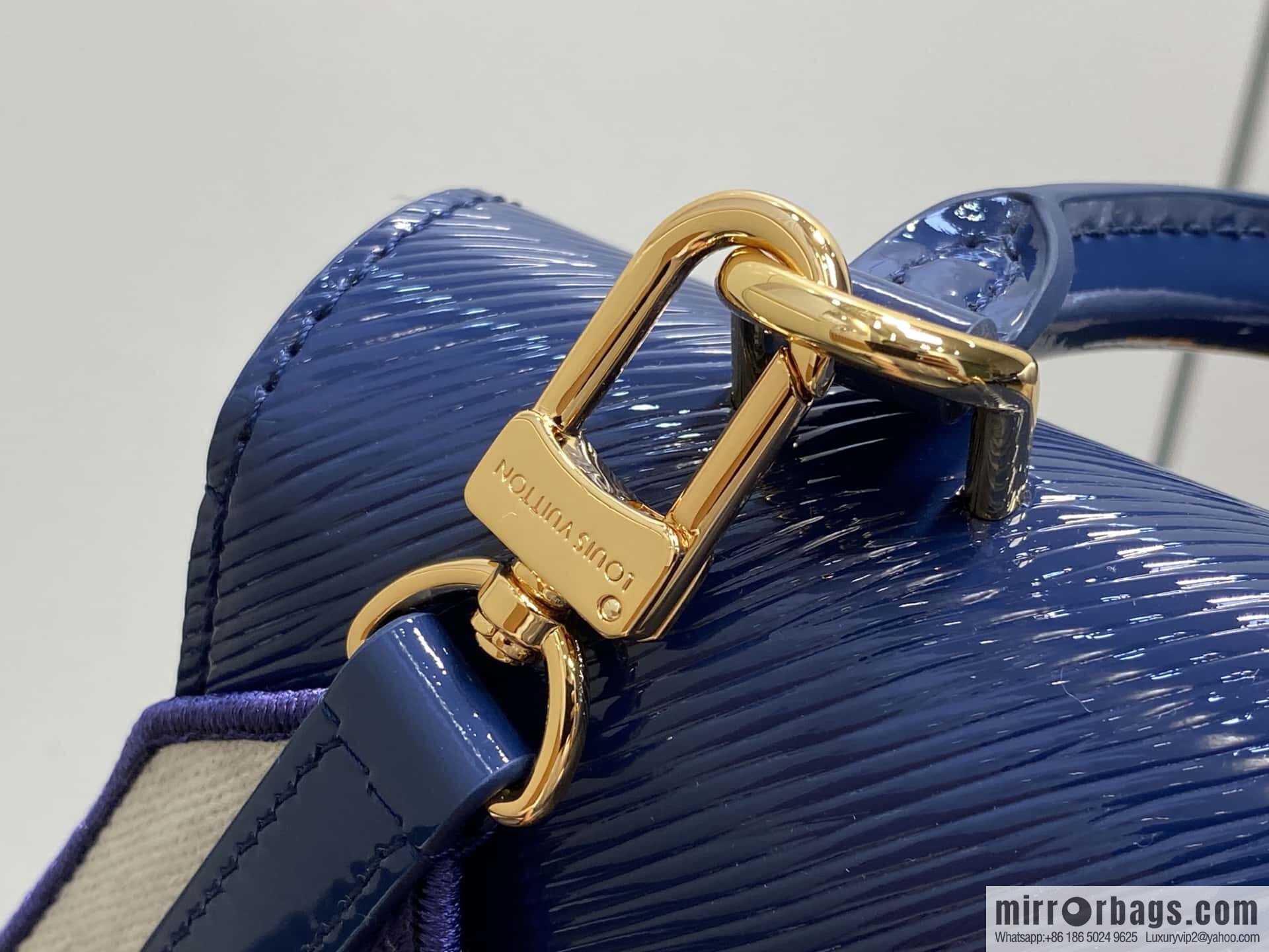 [Boutique‑grade] M58925 blue patent leather, water ripple handbag series CLUNY mini handbag