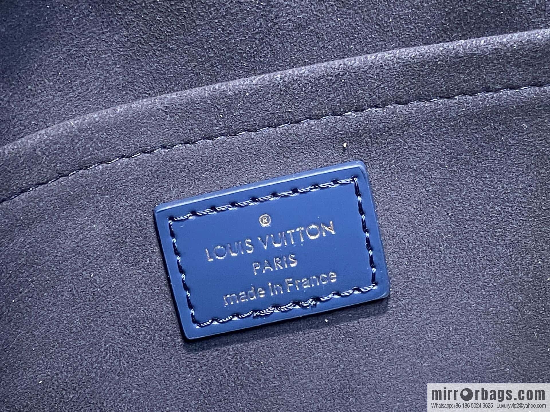 [Boutique‑grade] M58925 blue patent leather, water ripple handbag series CLUNY mini handbag