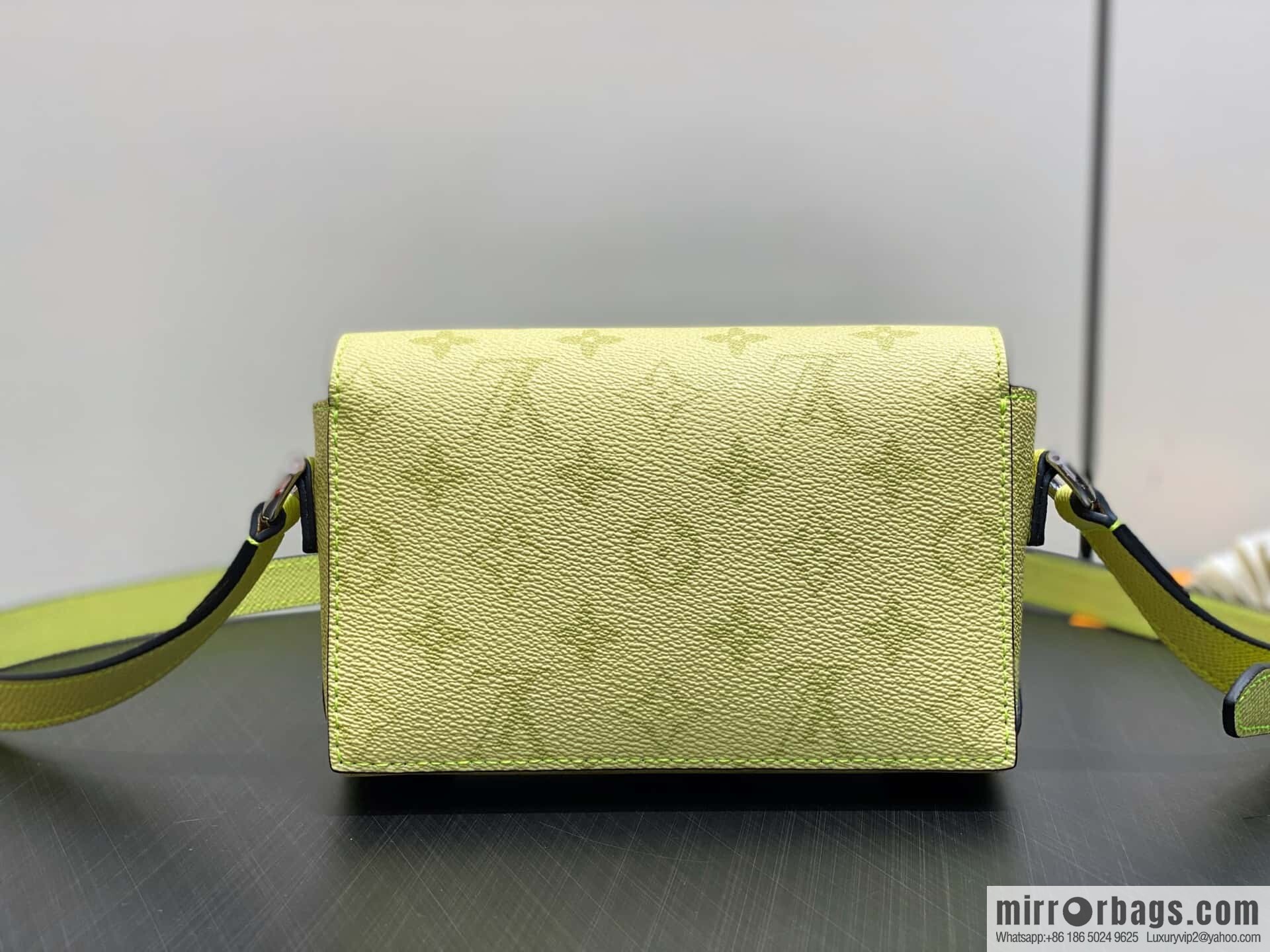[Boutique‑grade] M14117 lemon yellow, men's bag mini mailman bag Steamer mini handbag