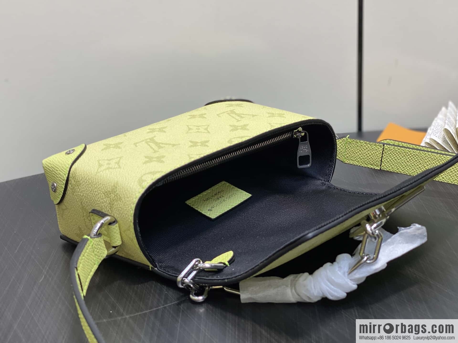 [Boutique‑grade] M14117 lemon yellow, men's bag mini mailman bag Steamer mini handbag
