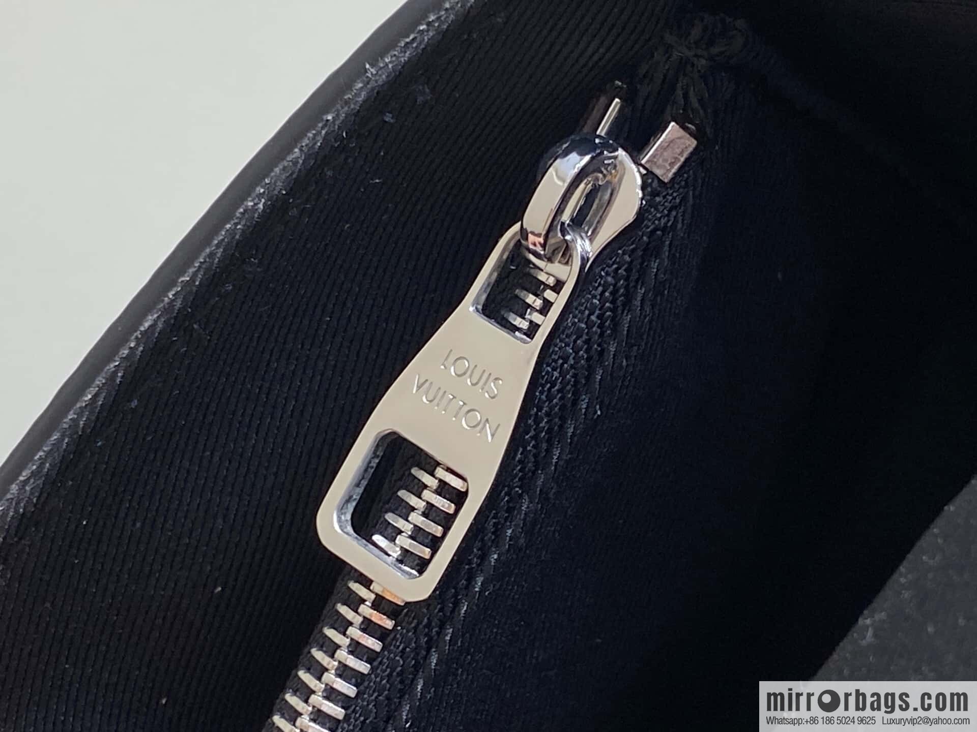 [Boutique‑grade] M14117 lemon yellow, men's bag mini mailman bag Steamer mini handbag