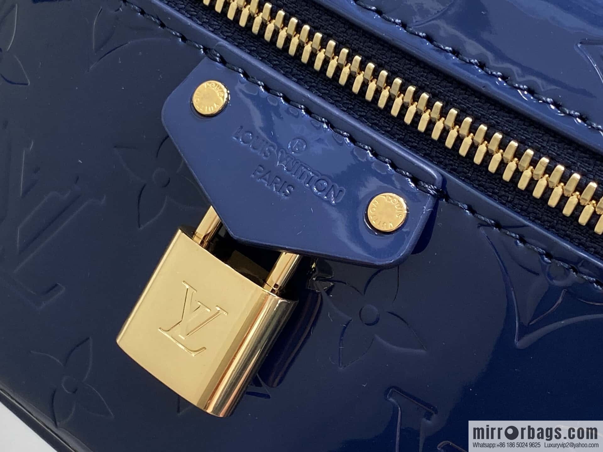 [Boutique‑grade] M13483 blue, patent leather embossed chain bag cosmetic bag VANITY CHAIN POUCH handbag