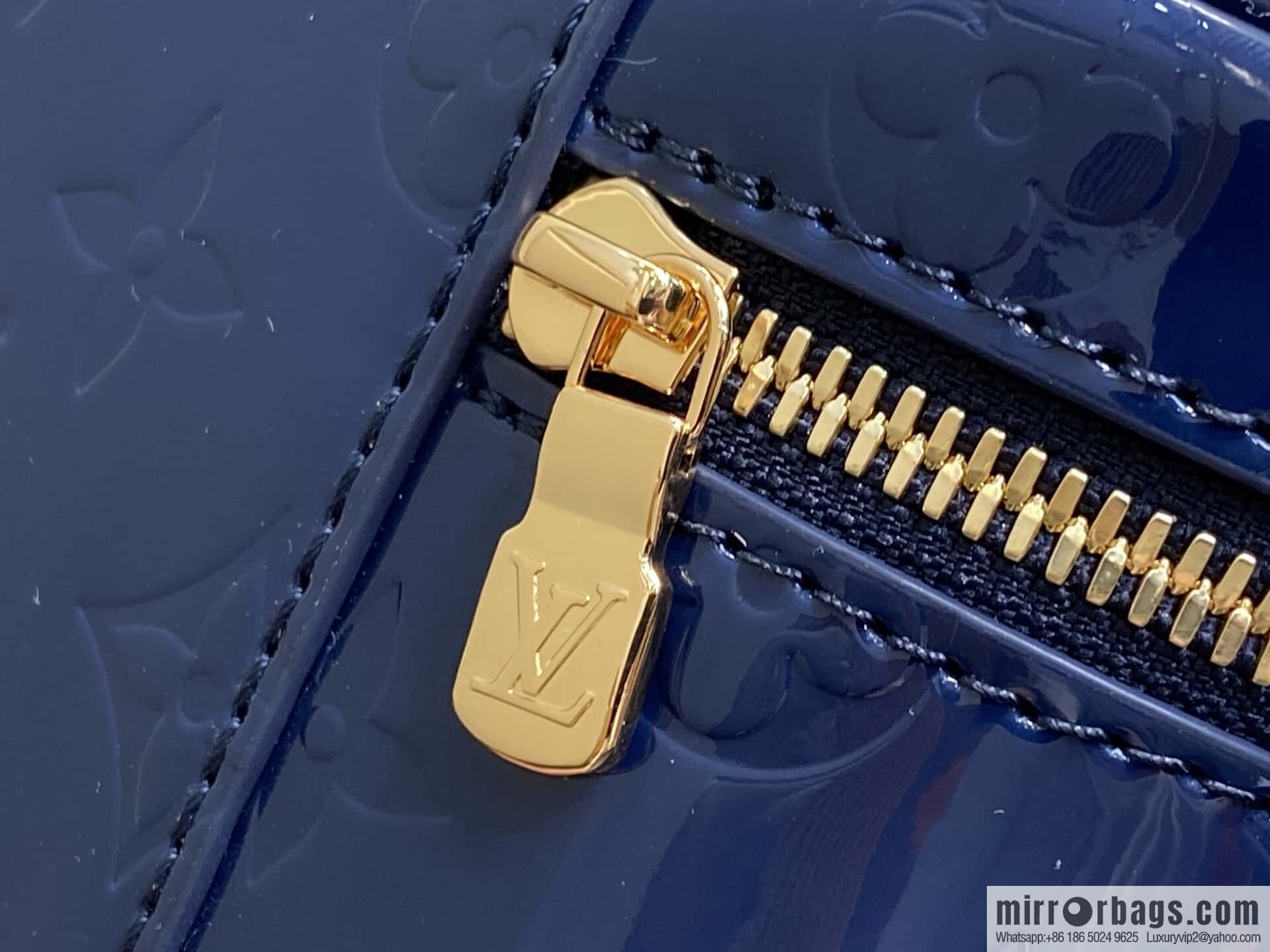 [Boutique‑grade] M13483 blue, patent leather embossed chain bag cosmetic bag VANITY CHAIN POUCH handbag