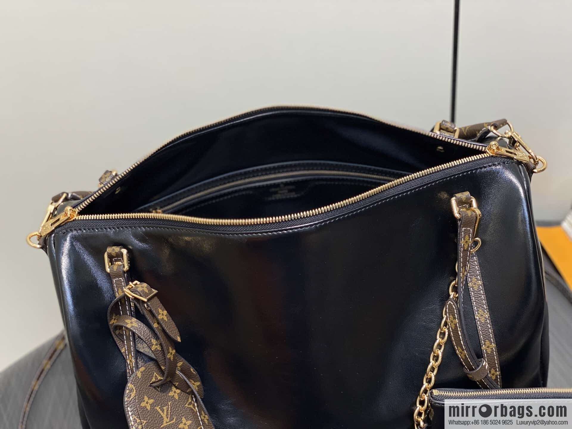 [Boutique‑grade] M13668 black oil wax leather, full leather speedy pillow bag SPEEDY BANDOULIZRE 40 handbag