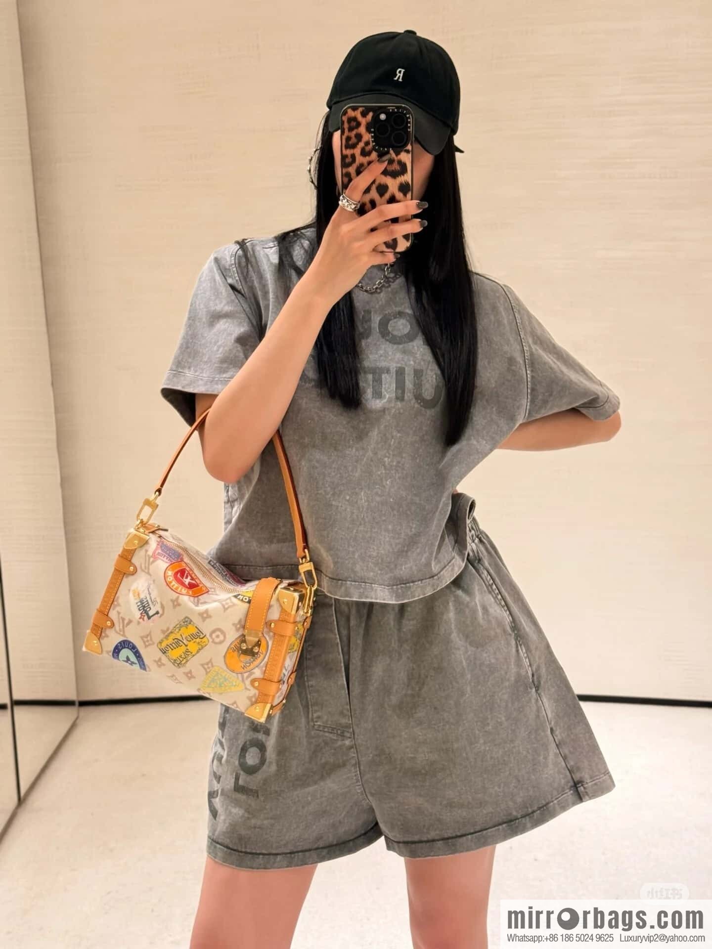 [Boutique‑grade] M14606 white flower, badge soft box, new SIDE TRUNK medium handbag of the season