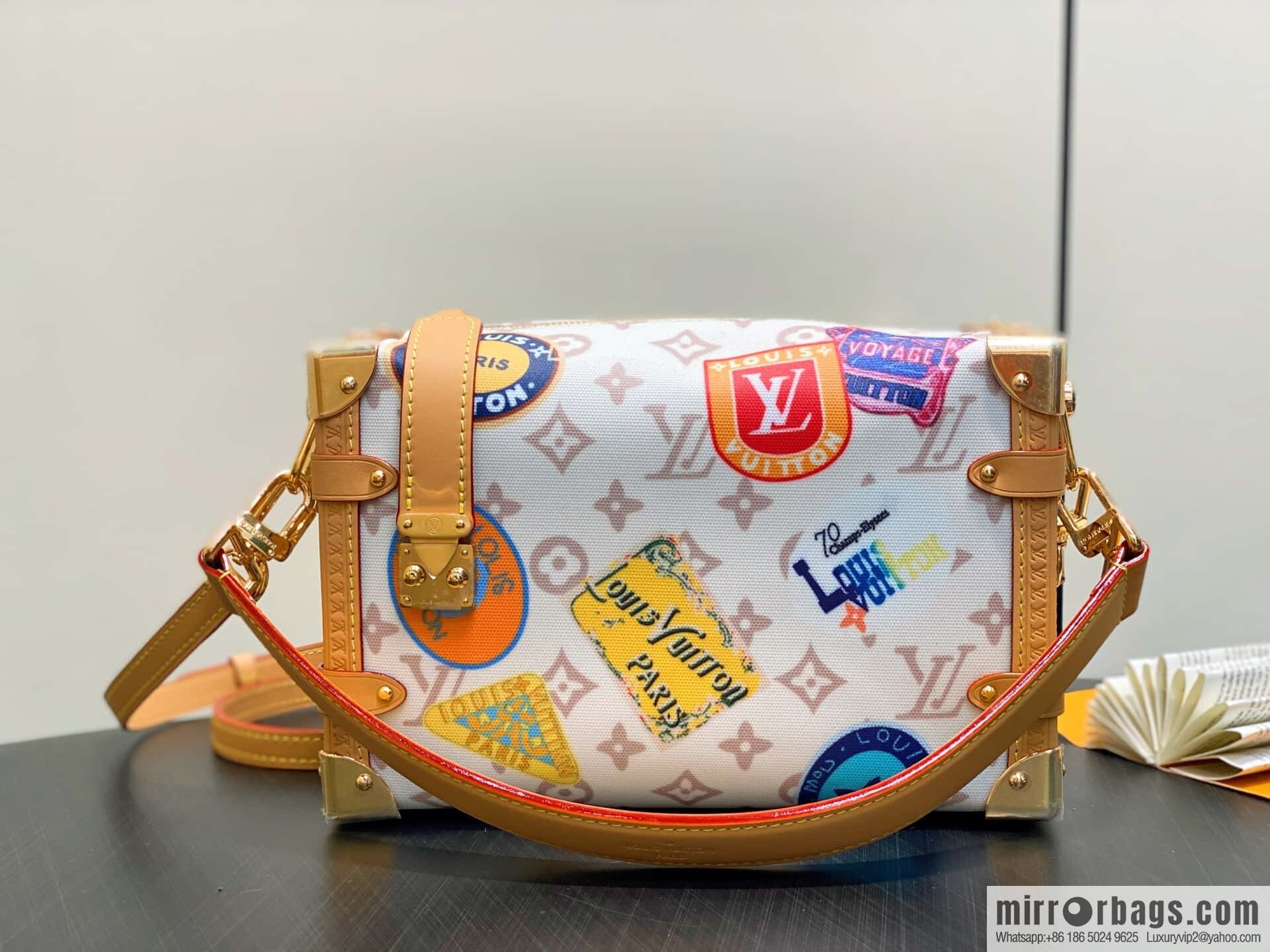 [Boutique‑grade] M14606 white flower, badge soft box, new SIDE TRUNK medium handbag of the season