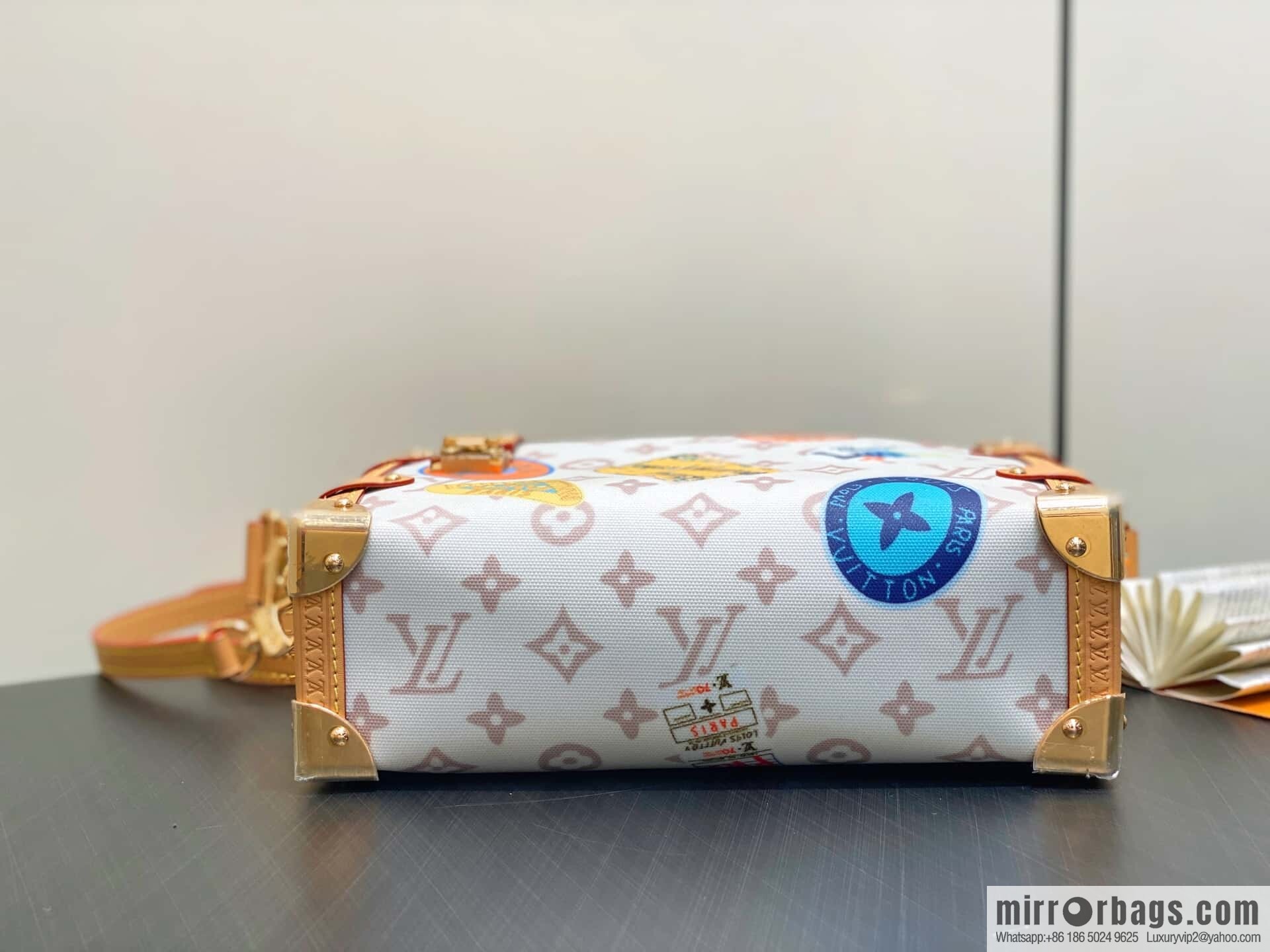 [Boutique‑grade] M14606 white flower, badge soft box, new SIDE TRUNK medium handbag of the season
