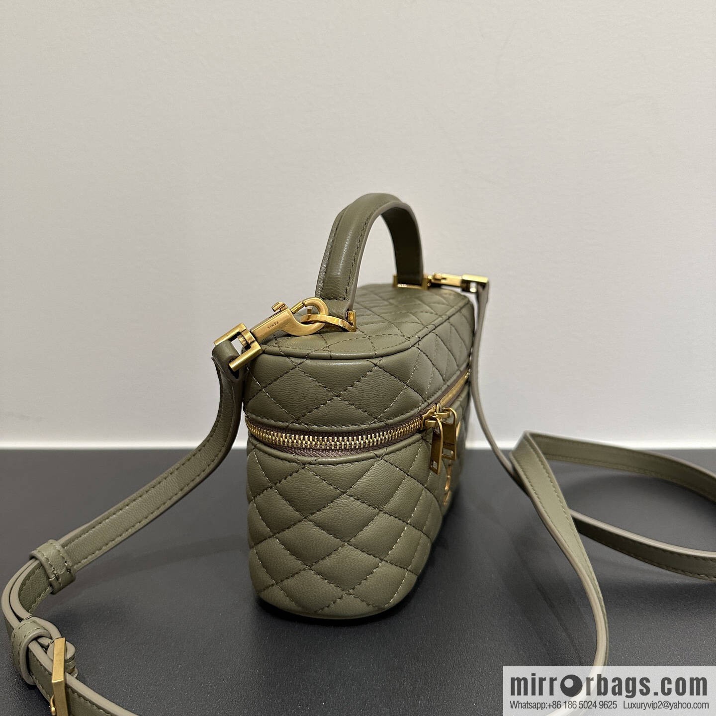 YSL 𝗚𝗔𝗕𝗬 𝗩𝗔𝗡𝗜𝗧𝗬 mini sheepskin clutch bag 766731 green