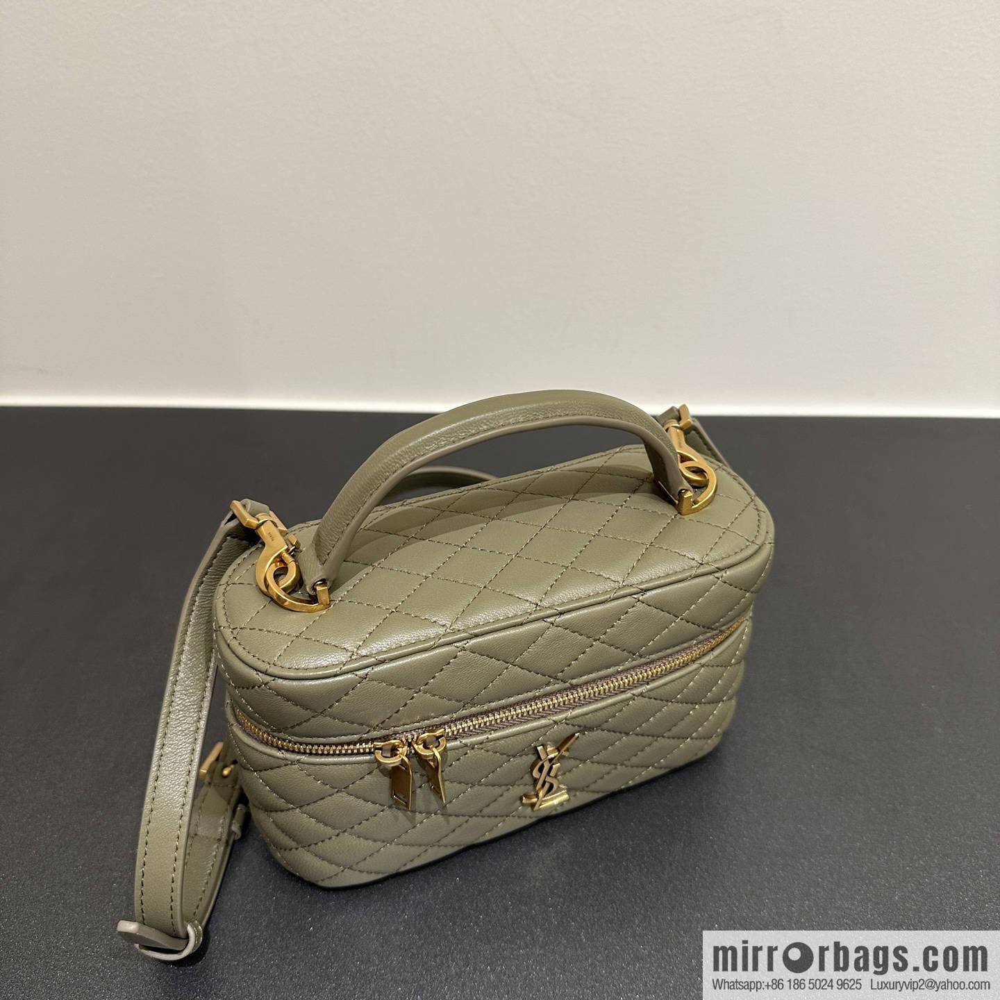 YSL 𝗚𝗔𝗕𝗬 𝗩𝗔𝗡𝗜𝗧𝗬 mini sheepskin clutch bag 766731 green