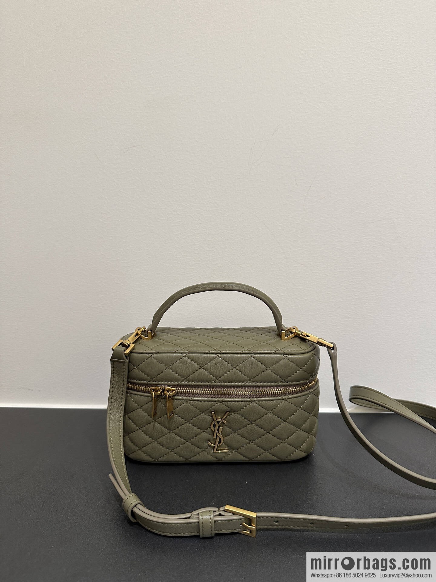 YSL 𝗚𝗔𝗕𝗬 𝗩𝗔𝗡𝗜𝗧𝗬 mini sheepskin clutch bag 766731 green