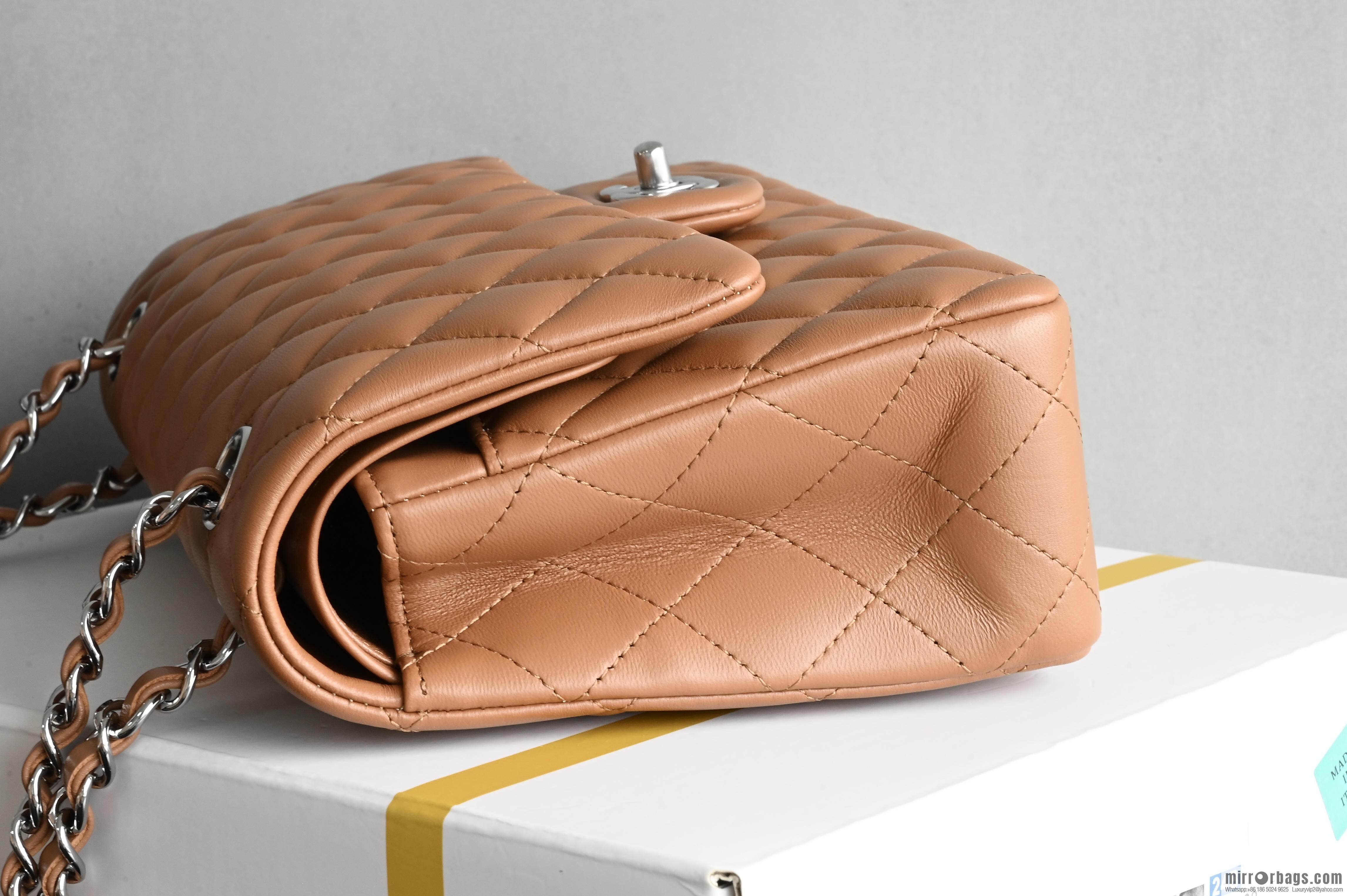 CHANEL π²ππππππ π΅πππ πΌπππππ medium, caramel color A01112 caramel color, silver button