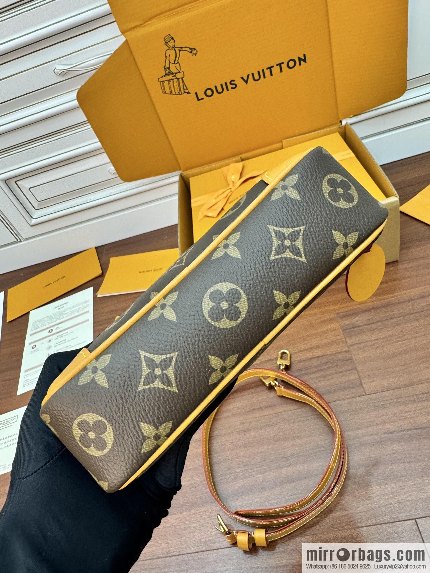 LV M14058 Trocadéro Wearable Wallet