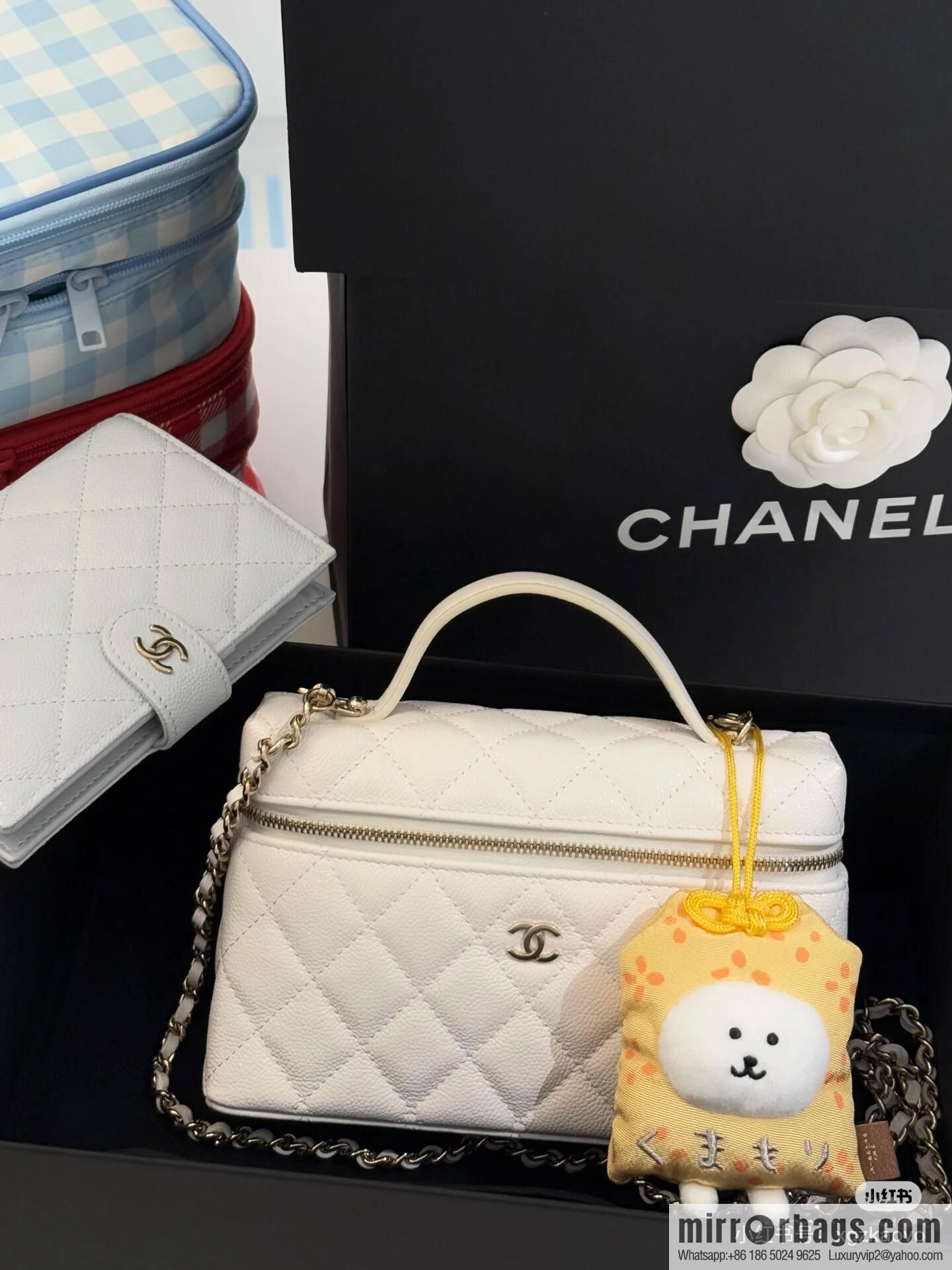CHANEL 25C Box clutch AP4385 white