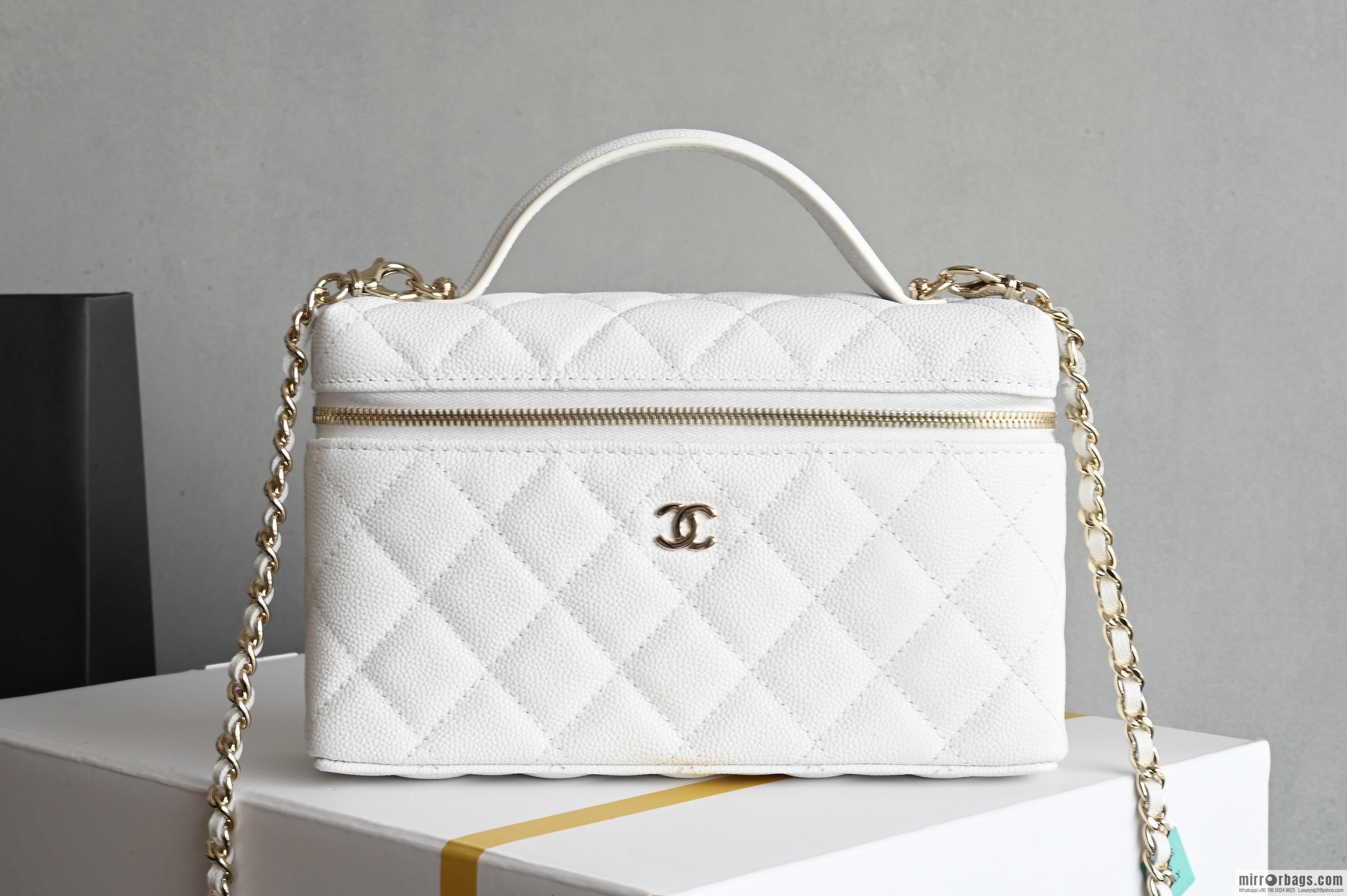 CHANEL 25C Box clutch AP4385 white