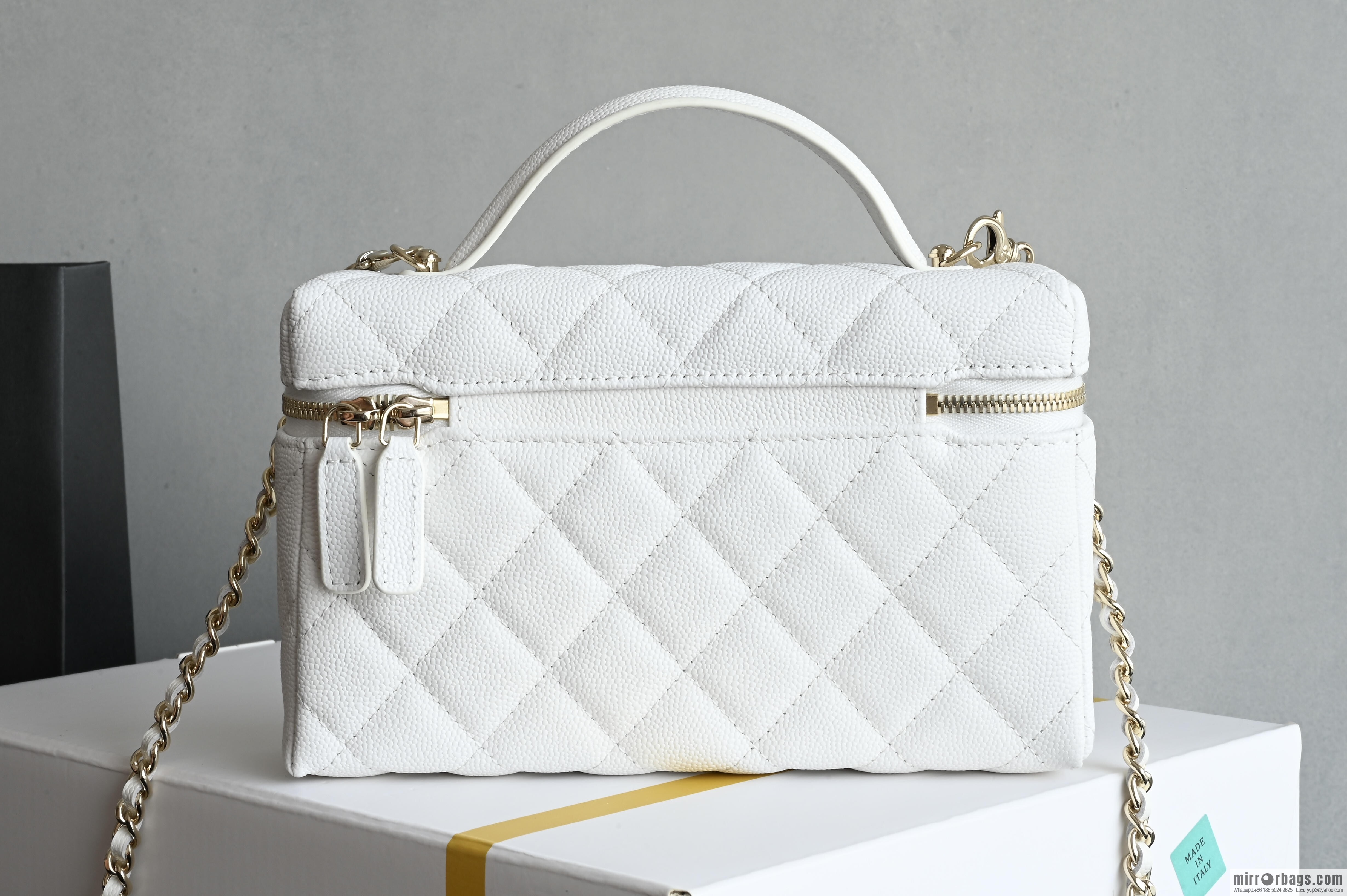 CHANEL 25C Box clutch AP4385 white