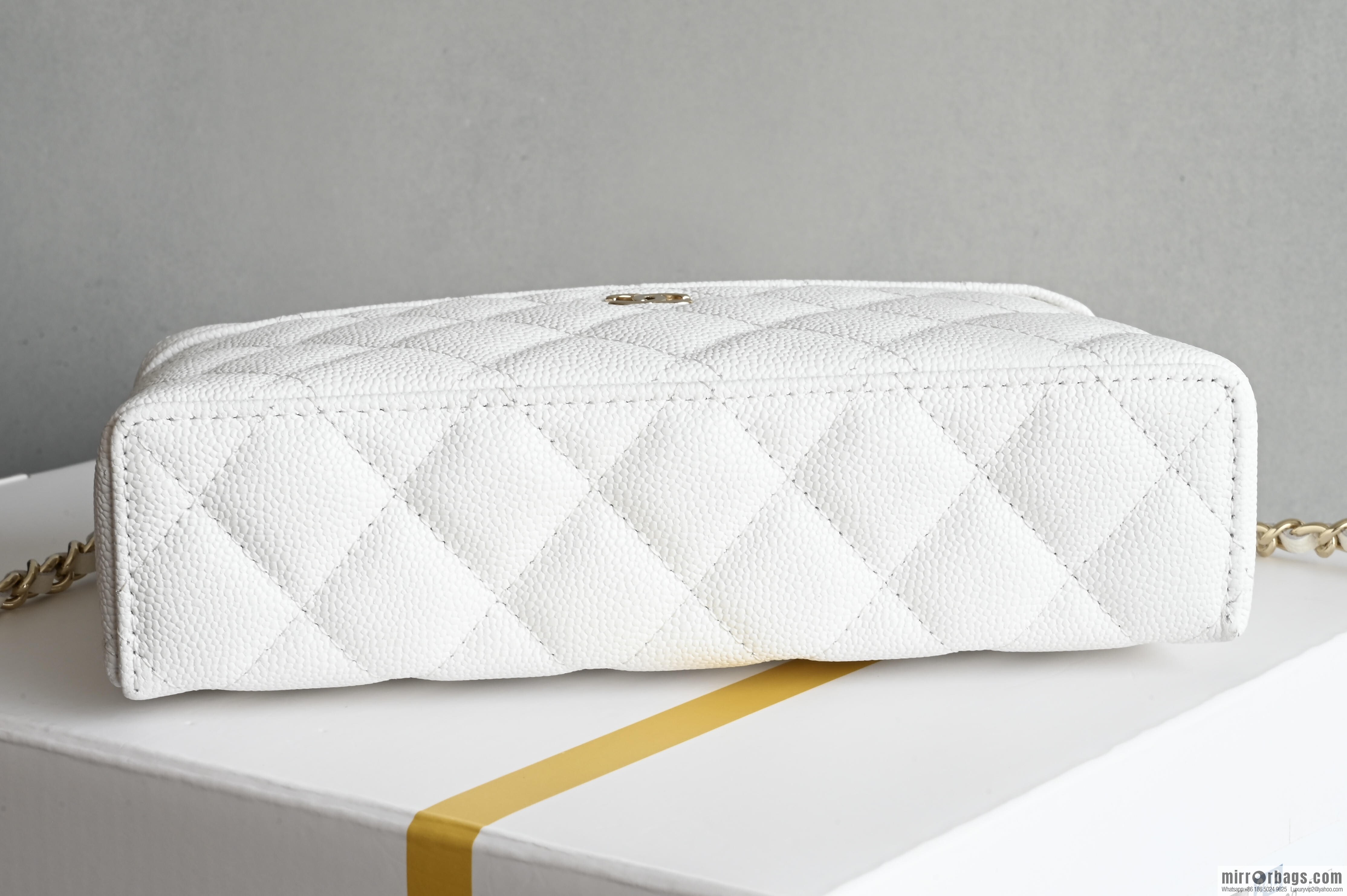 CHANEL 25C Box clutch AP4385 white