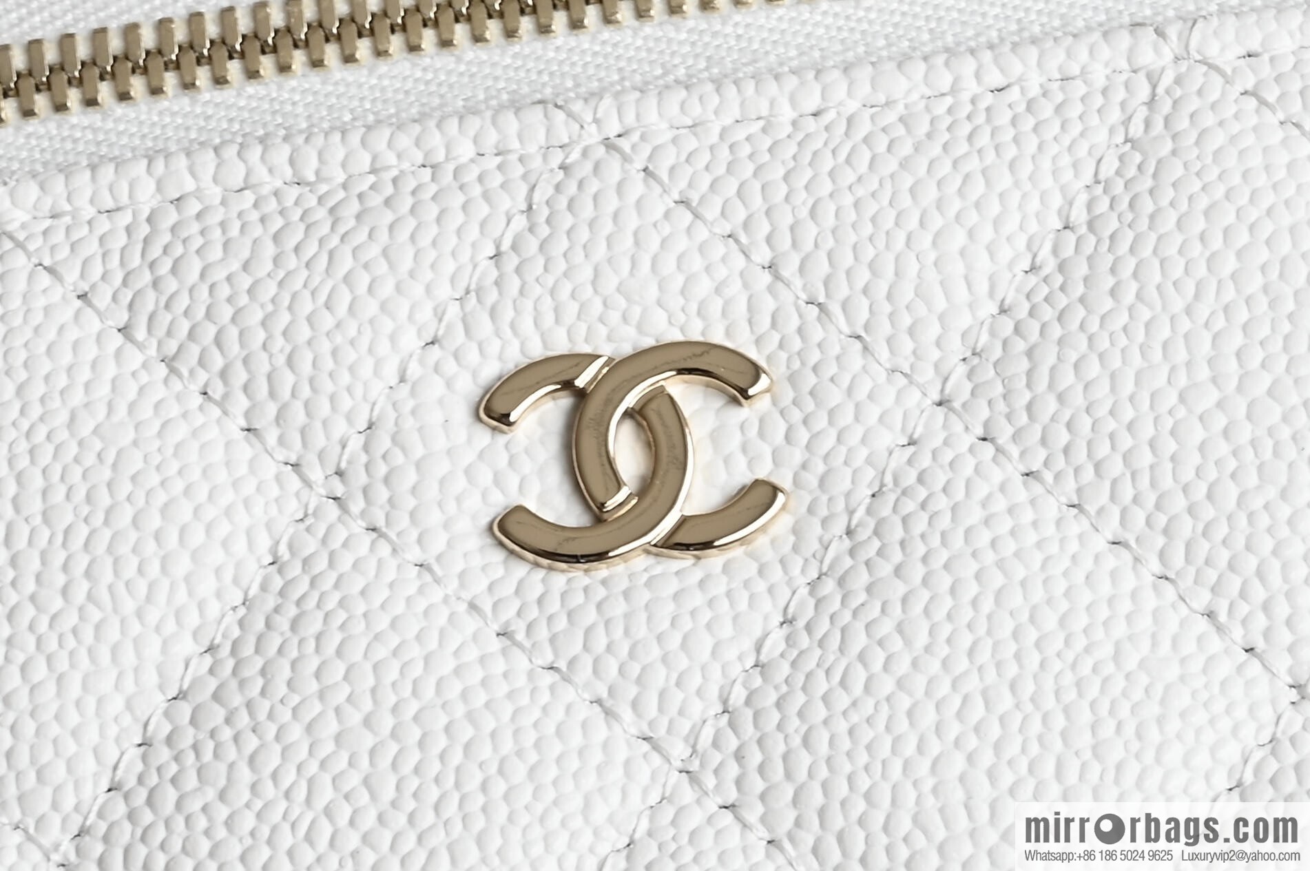 CHANEL 25C Box clutch AP4385 white