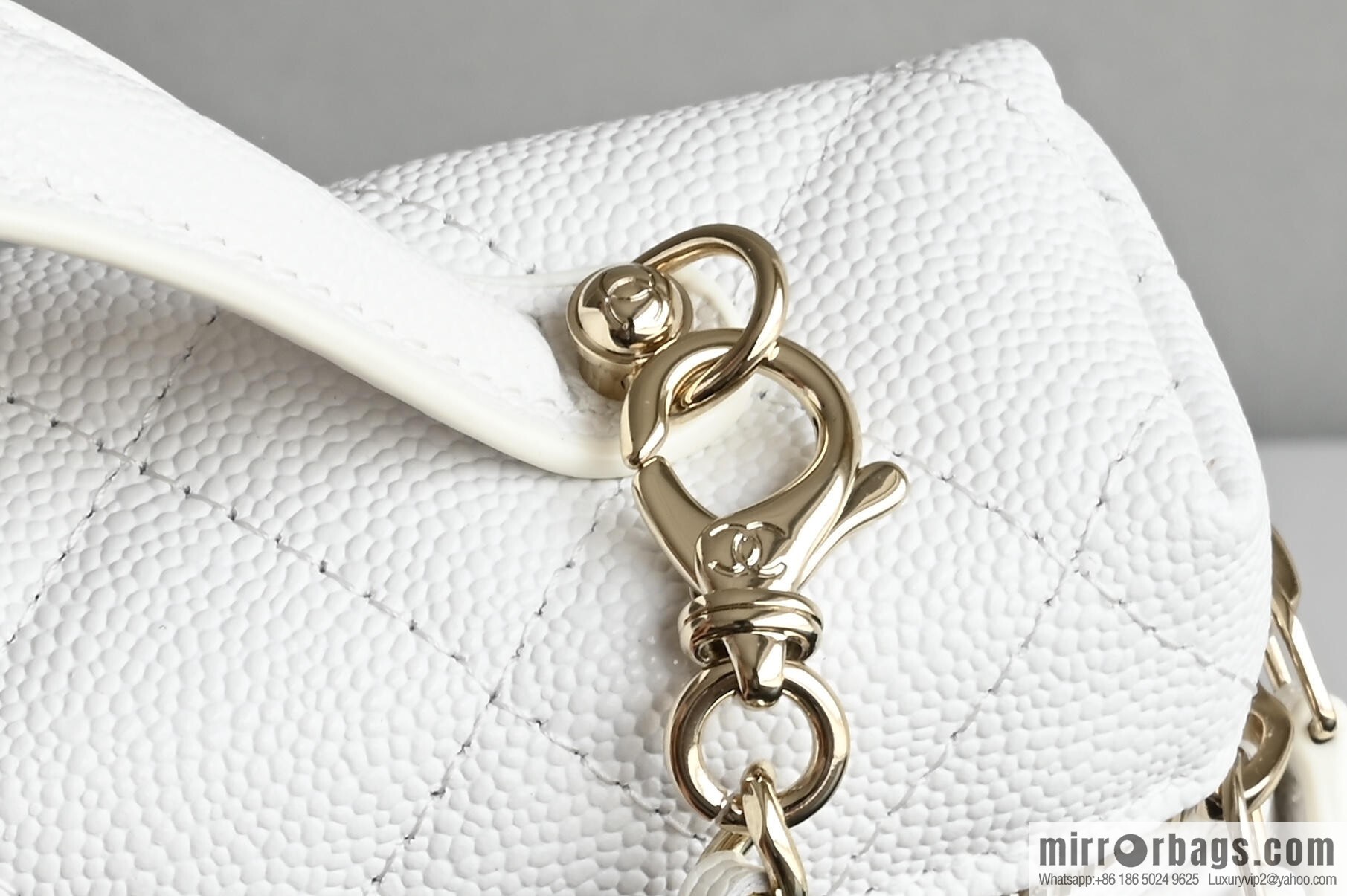 CHANEL 25C Box clutch AP4385 white
