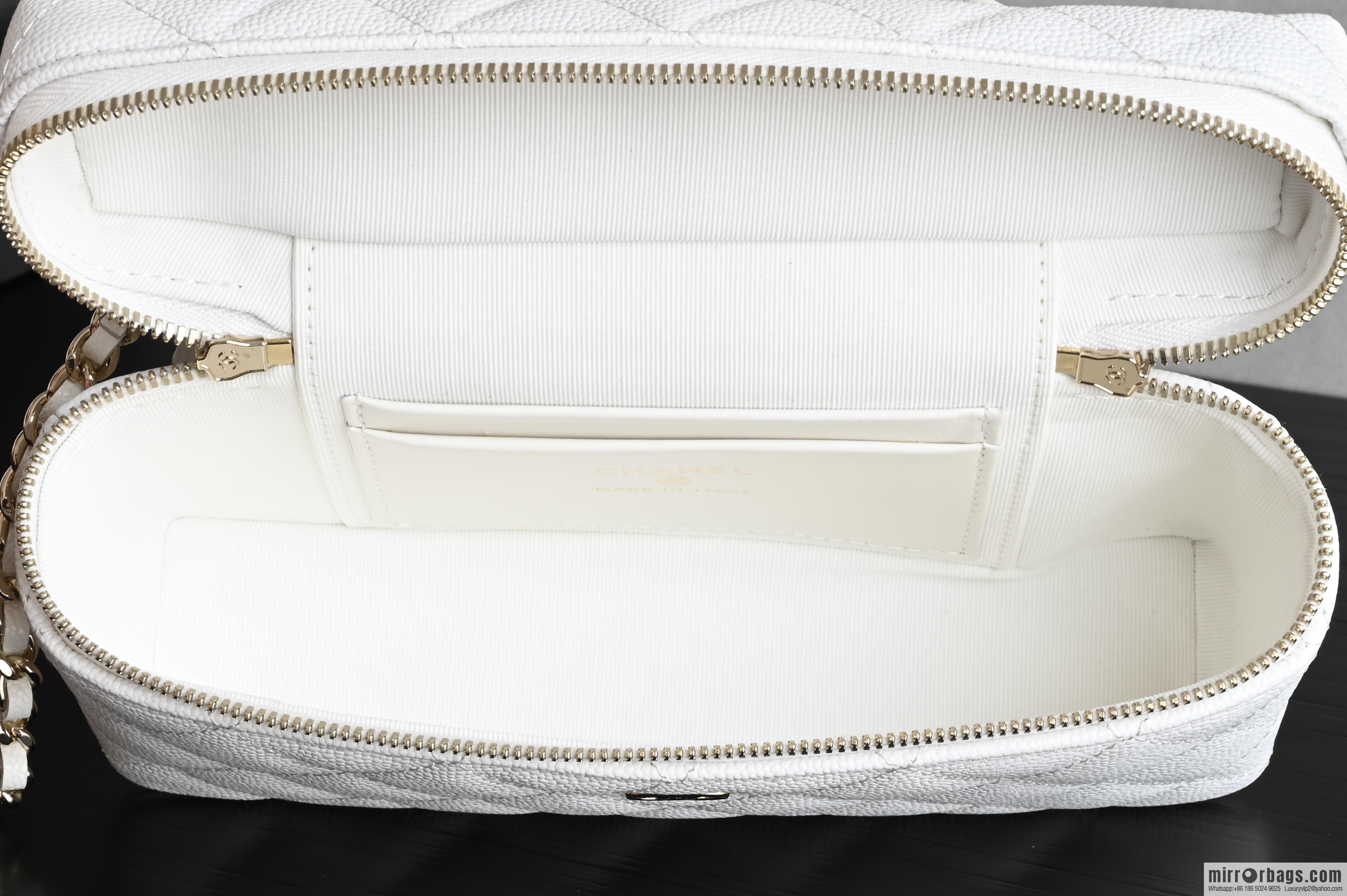 CHANEL 25C Box clutch AP4385 white