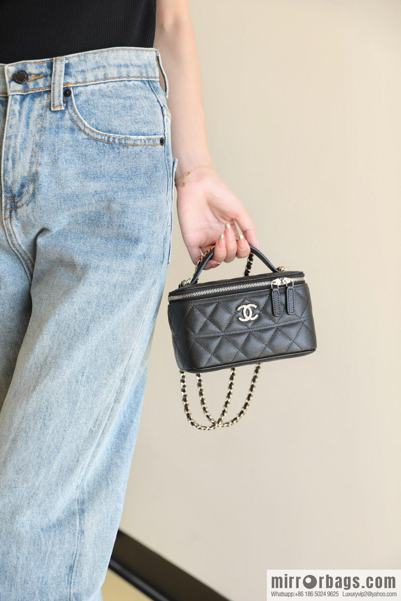 CHANEL 25C Small Ball Portable Long Box, Black ♥ AP4404
