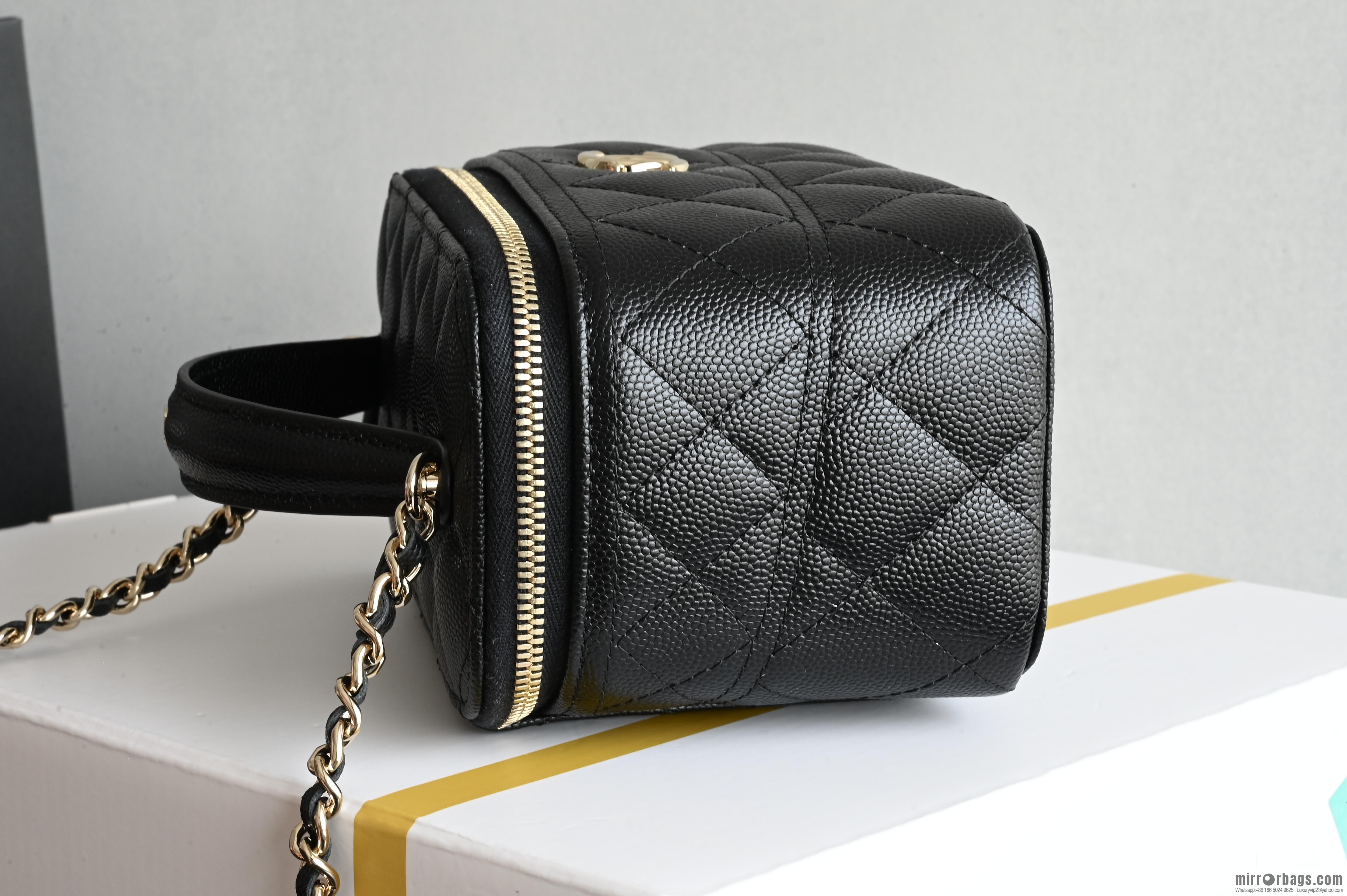 CHANEL 25C Small Ball Portable Long Box, Black ♥ AP4404