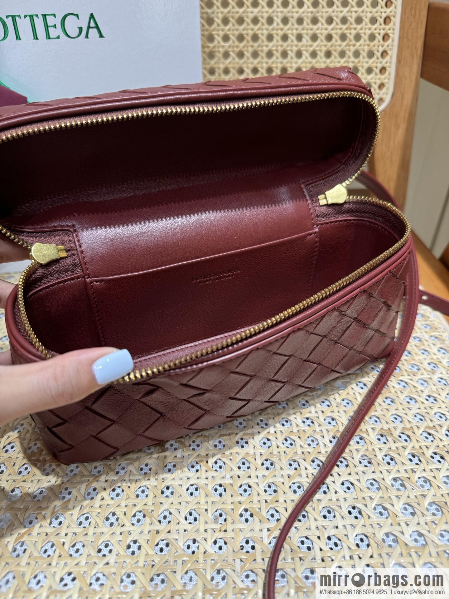 BV Bang Bang Vanity 789109 Shabilee Red