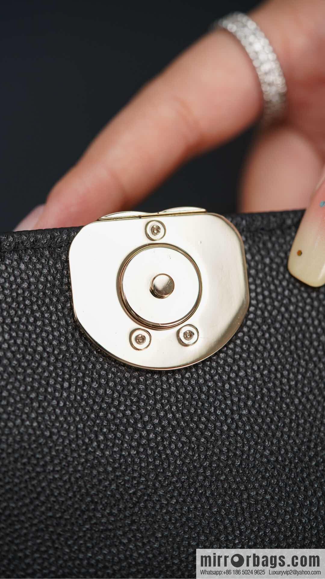 CHANEL 25s Cross Handle Black Gold 🐂 Horizontal AP3238