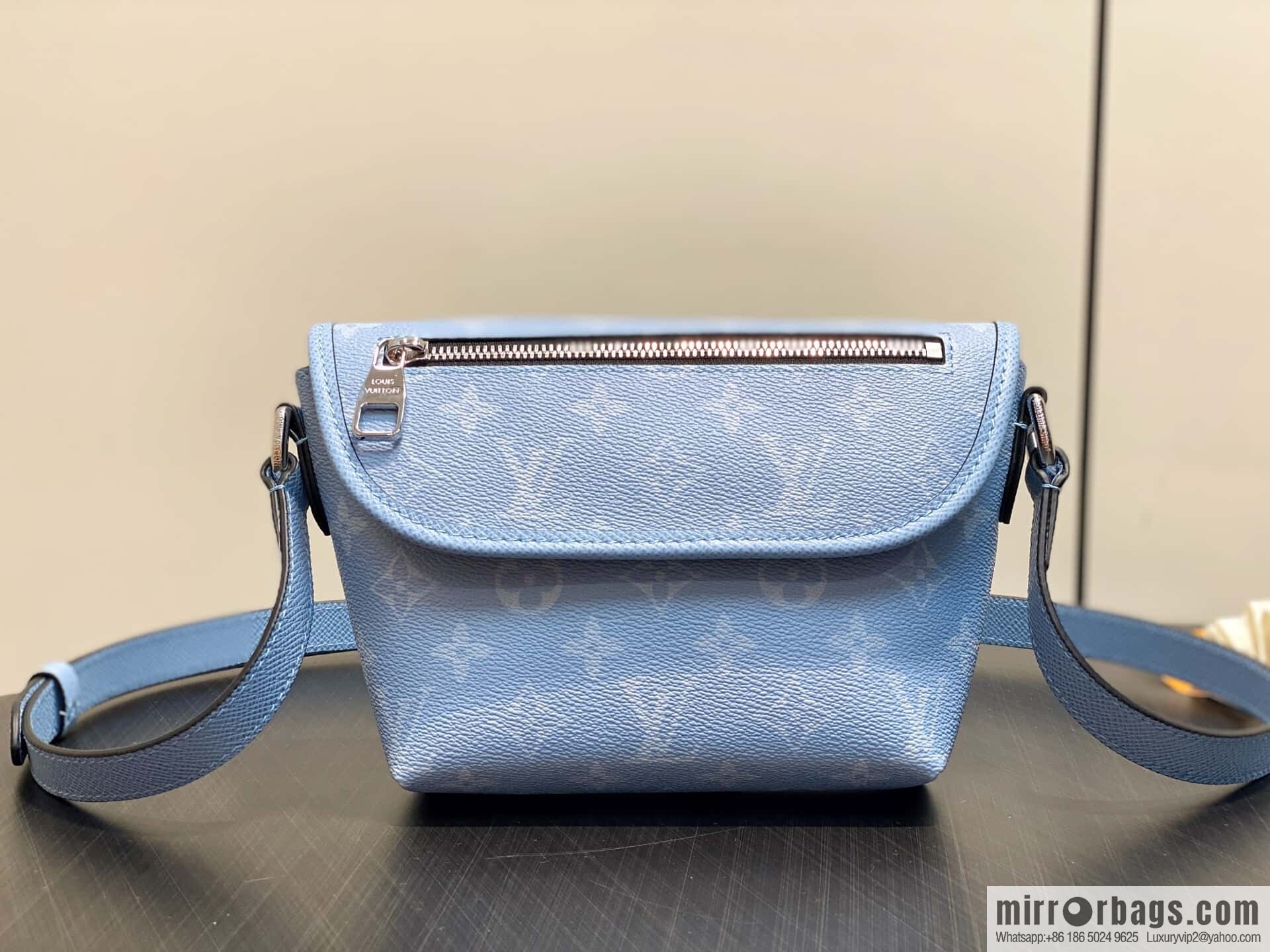 [Boutique‑grade] M14116 light blue, men's bag messenger bag Pulse mini handbag