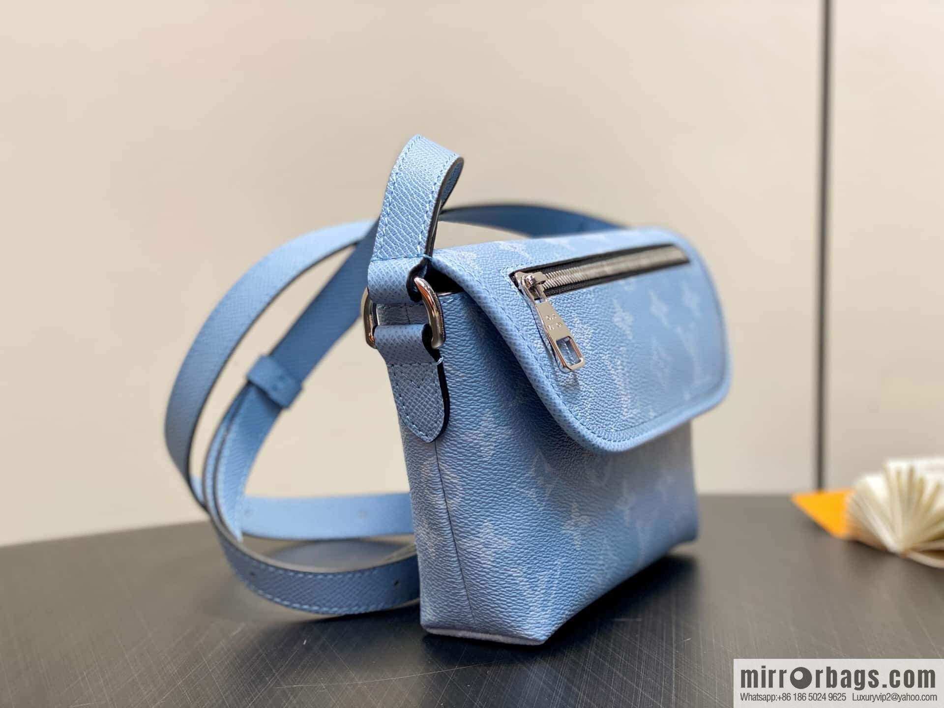 [Boutique‑grade] M14116 light blue, men's bag messenger bag Pulse mini handbag