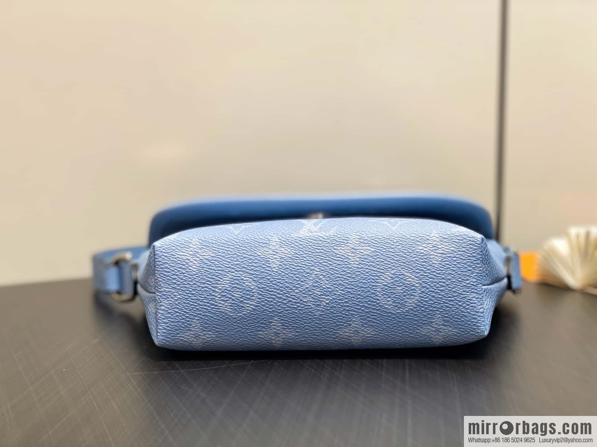 [Boutique‑grade] M14116 light blue, men's bag messenger bag Pulse mini handbag