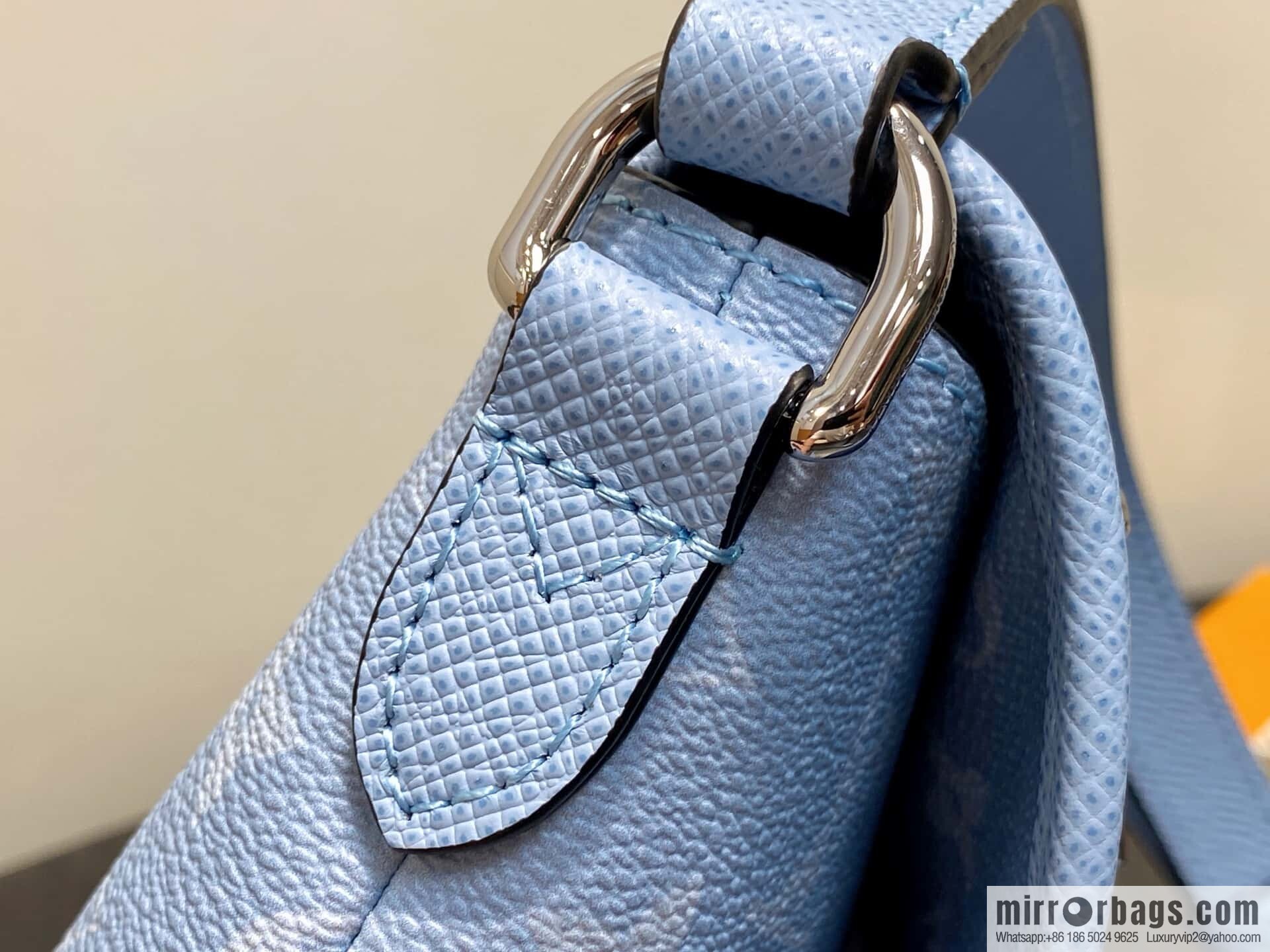 [Boutique‑grade] M14116 light blue, men's bag messenger bag Pulse mini handbag