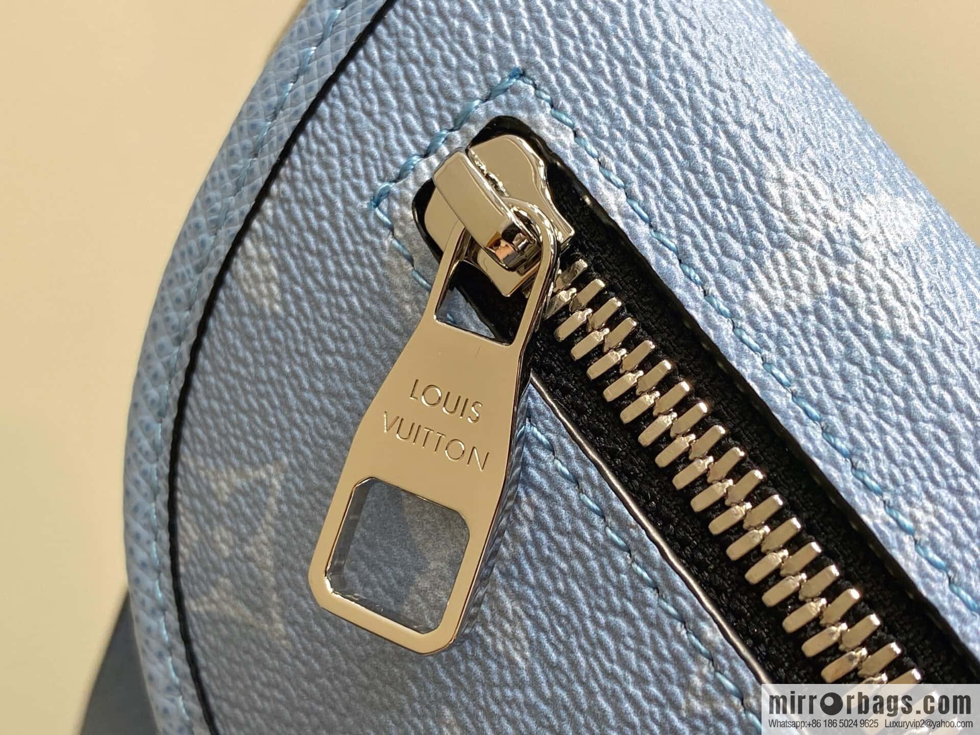 [Boutique‑grade] M14116 light blue, men's bag messenger bag Pulse mini handbag