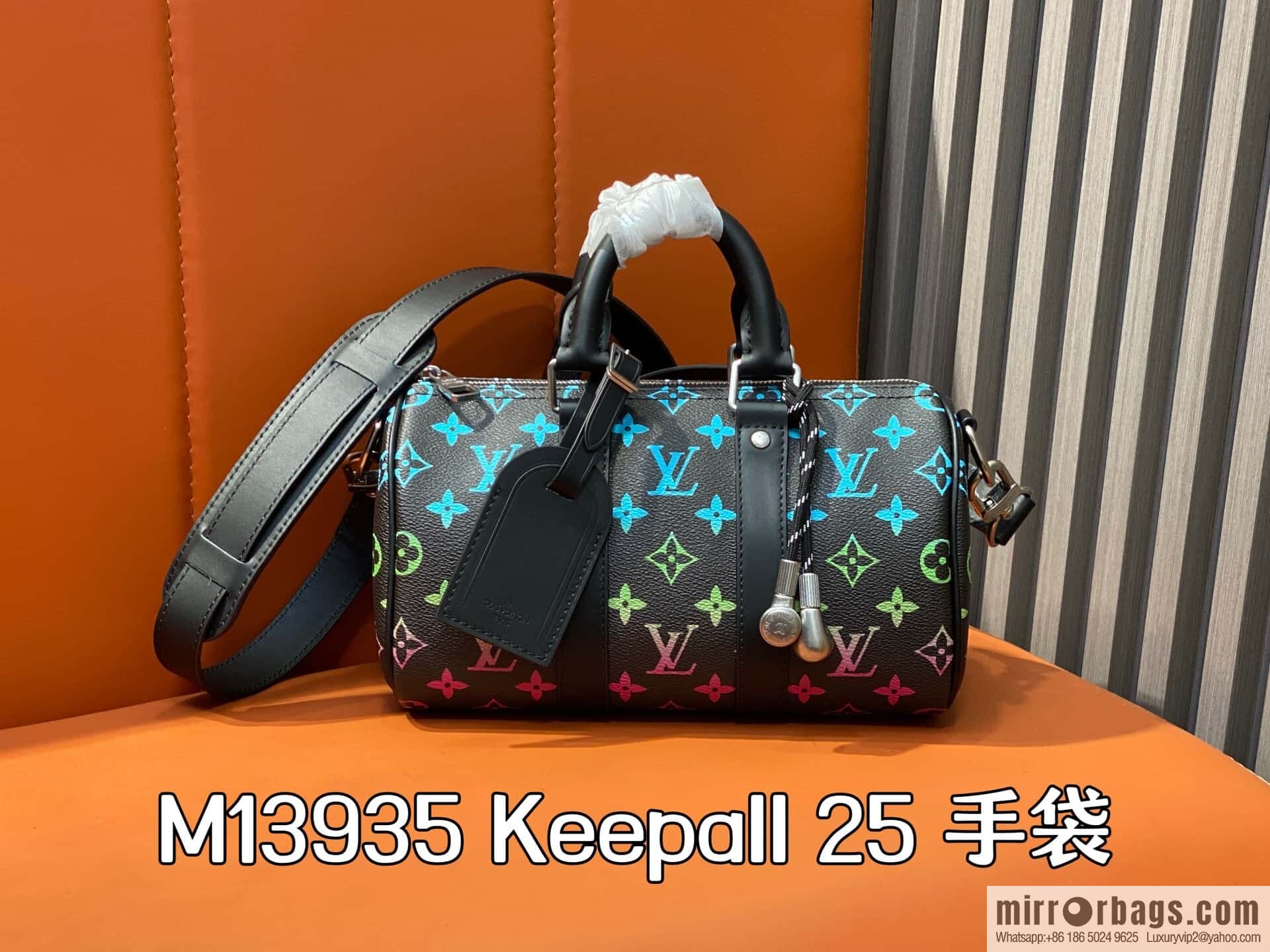 [Boutique‑grade] M13935 black gradual change men's bag pillow bag Keepall 25 handbag