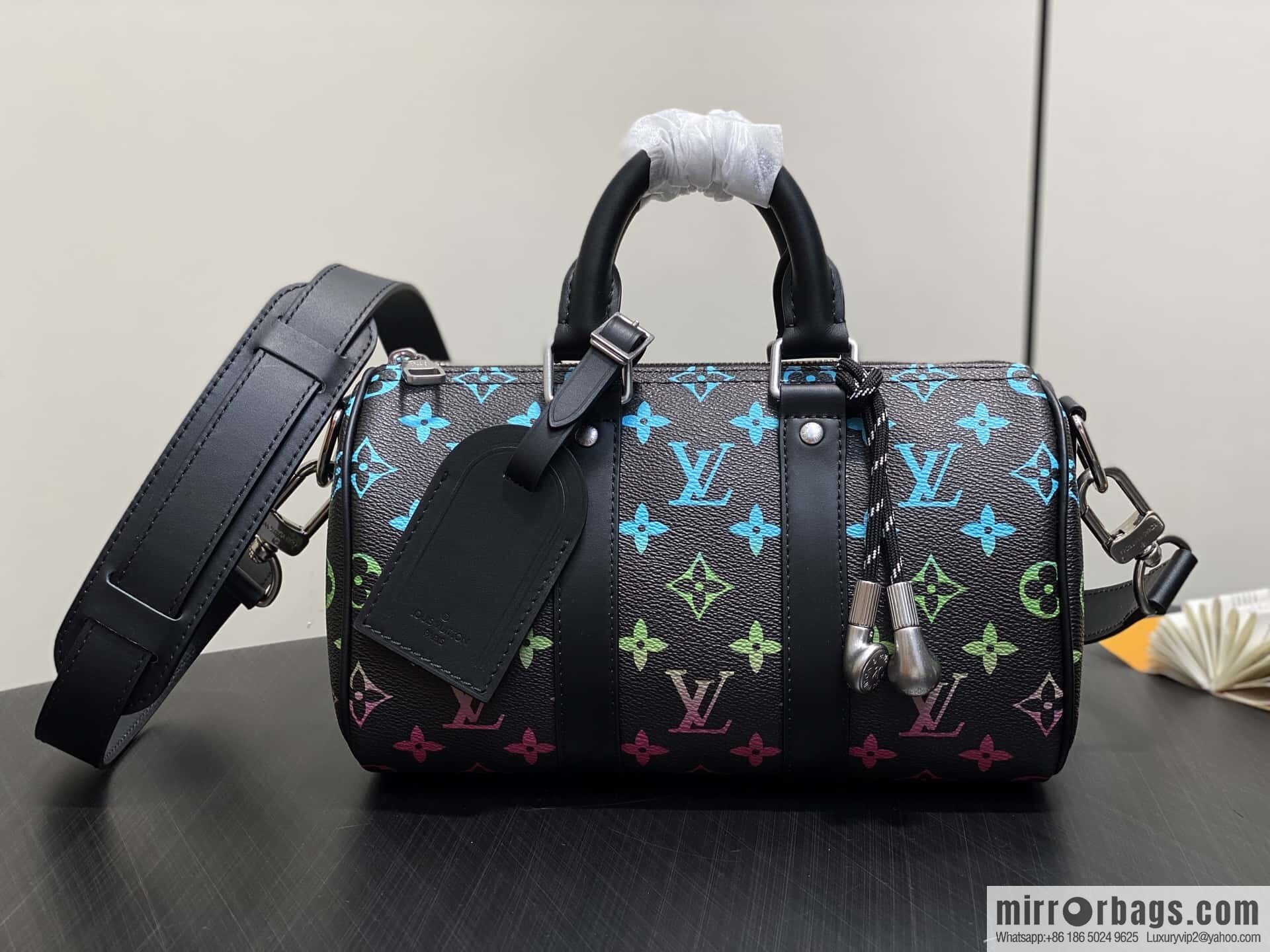 [Boutique‑grade] M13935 black gradual change men's bag pillow bag Keepall 25 handbag
