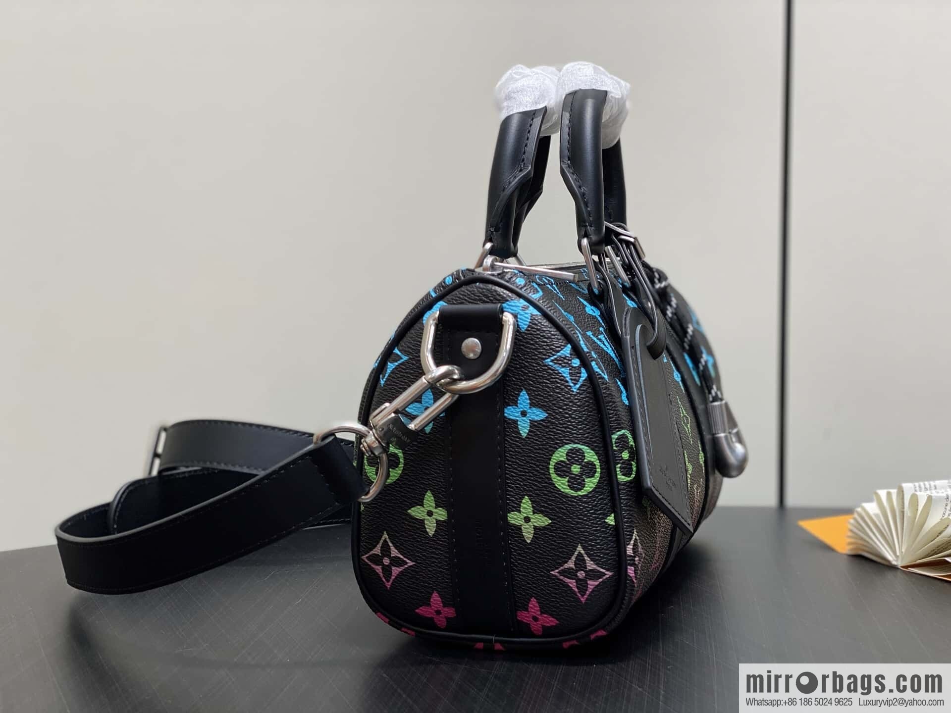 [Boutique‑grade] M13935 black gradual change men's bag pillow bag Keepall 25 handbag