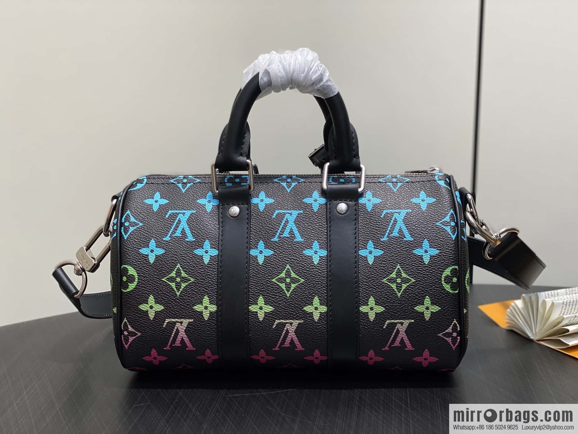 [Boutique‑grade] M13935 black gradual change men's bag pillow bag Keepall 25 handbag