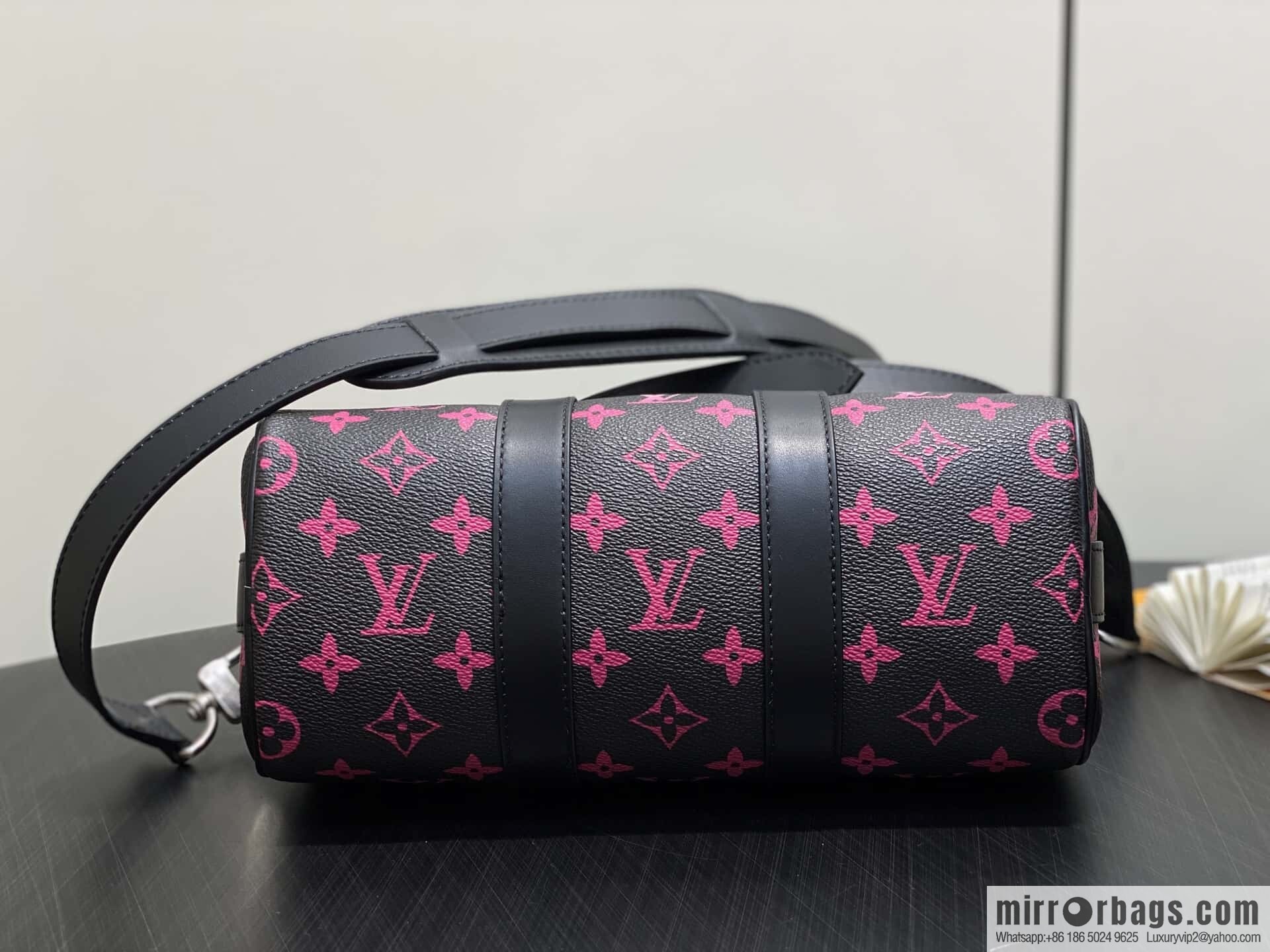 [Boutique‑grade] M13935 black gradual change men's bag pillow bag Keepall 25 handbag
