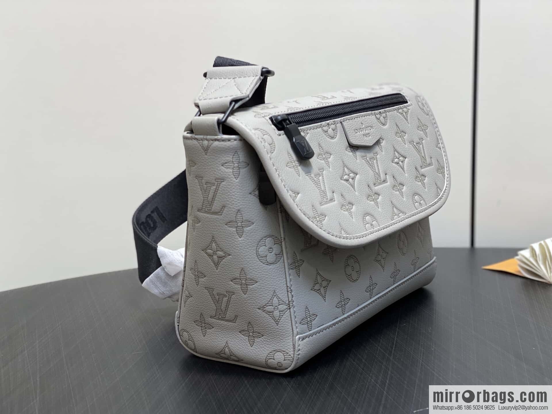 [Boutique‑grade] M14912 gray, full leather embossed men's bag messenger bag Pulse messenger bag