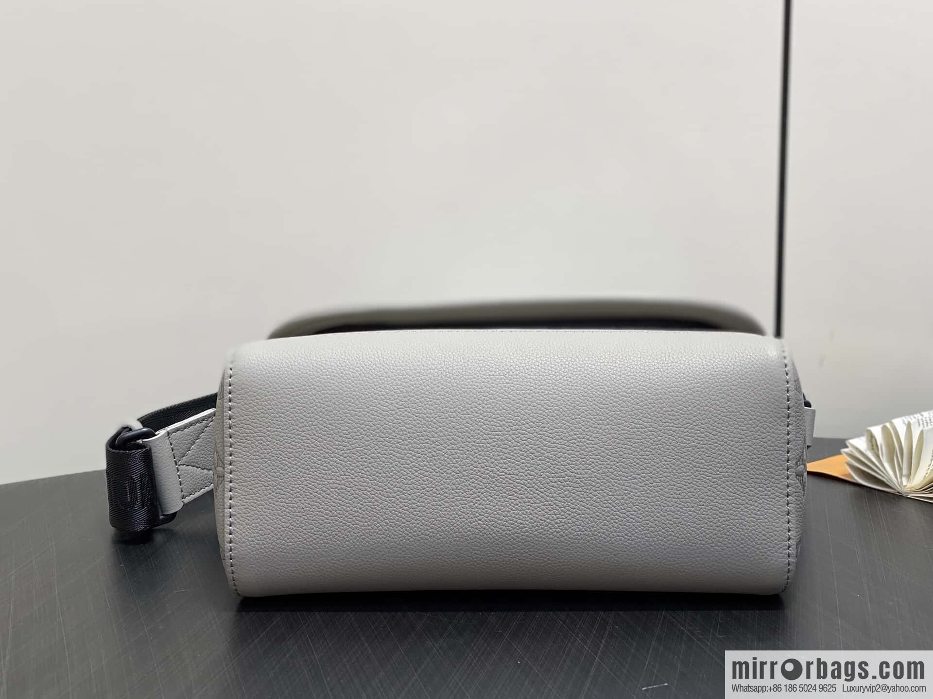 [Boutique‑grade] M14912 gray, full leather embossed men's bag messenger bag Pulse messenger bag