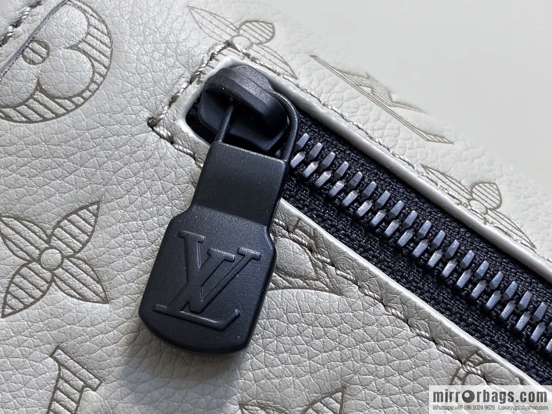 [Boutique‑grade] M14912 gray, full leather embossed men's bag messenger bag Pulse messenger bag
