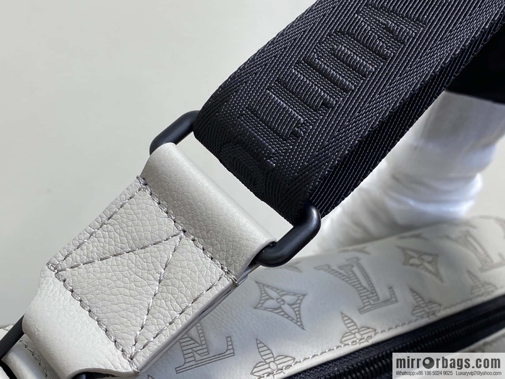[Boutique‑grade] M14912 gray, full leather embossed men's bag messenger bag Pulse messenger bag