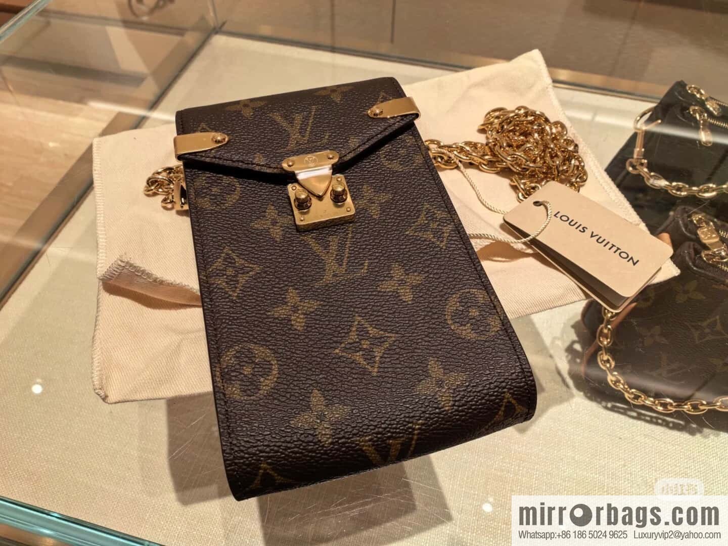 [Boutique‑grade] M13572 presbyopia, mobile phone bag chain bag, the new MÉTIS mobile phone bag of the season