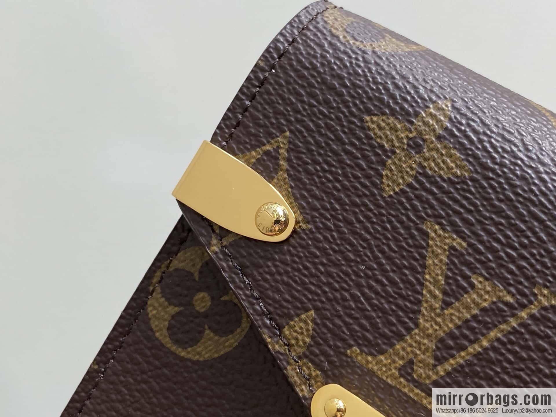 [Boutique‑grade] M13572 presbyopia, mobile phone bag chain bag, the new MÉTIS mobile phone bag of the season