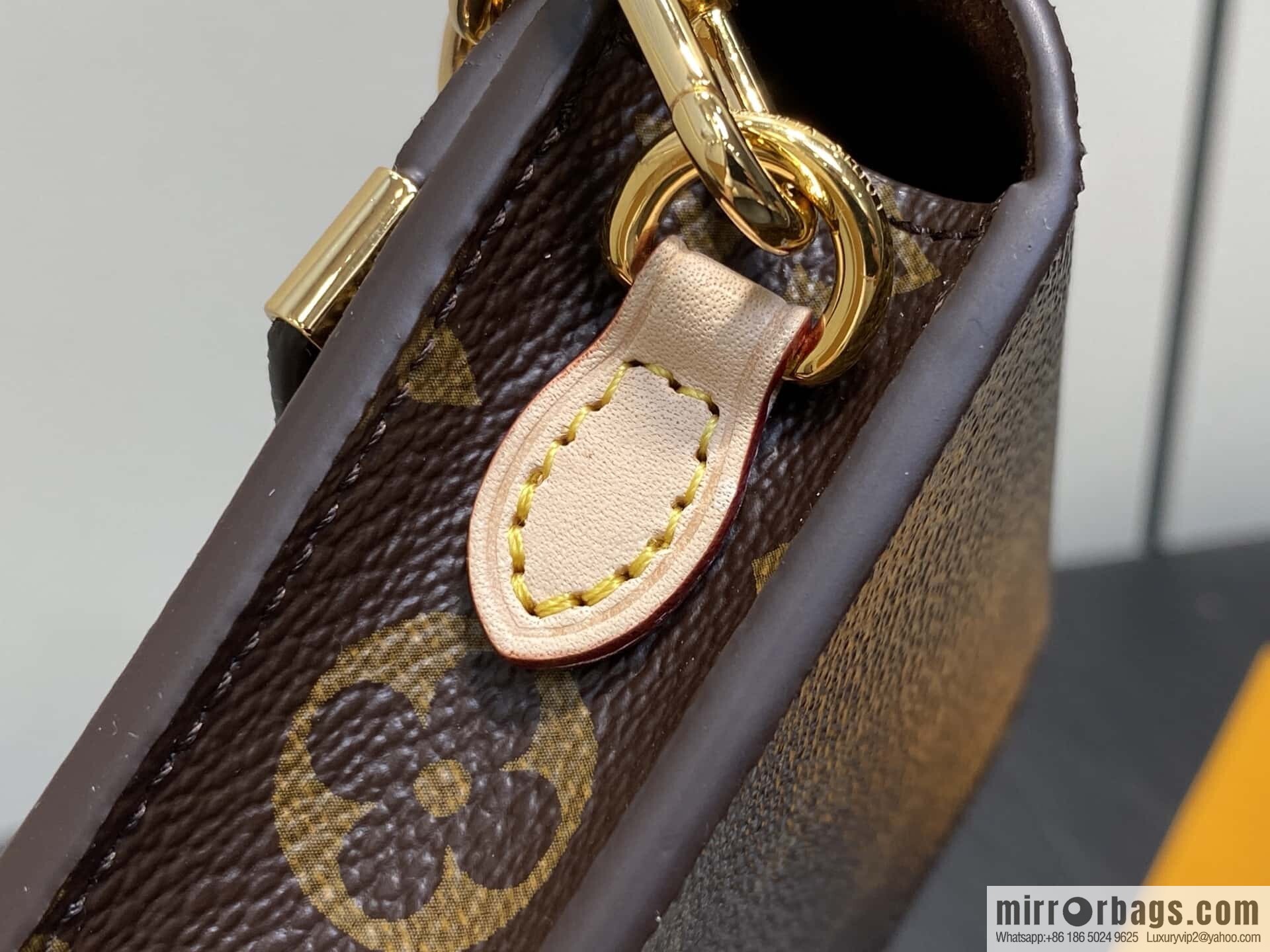 [Boutique‑grade] M13572 presbyopia, mobile phone bag chain bag, the new MÉTIS mobile phone bag of the season