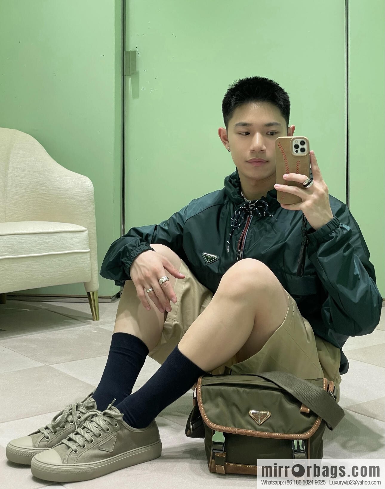 PRADA new mailman bag 2VD066S