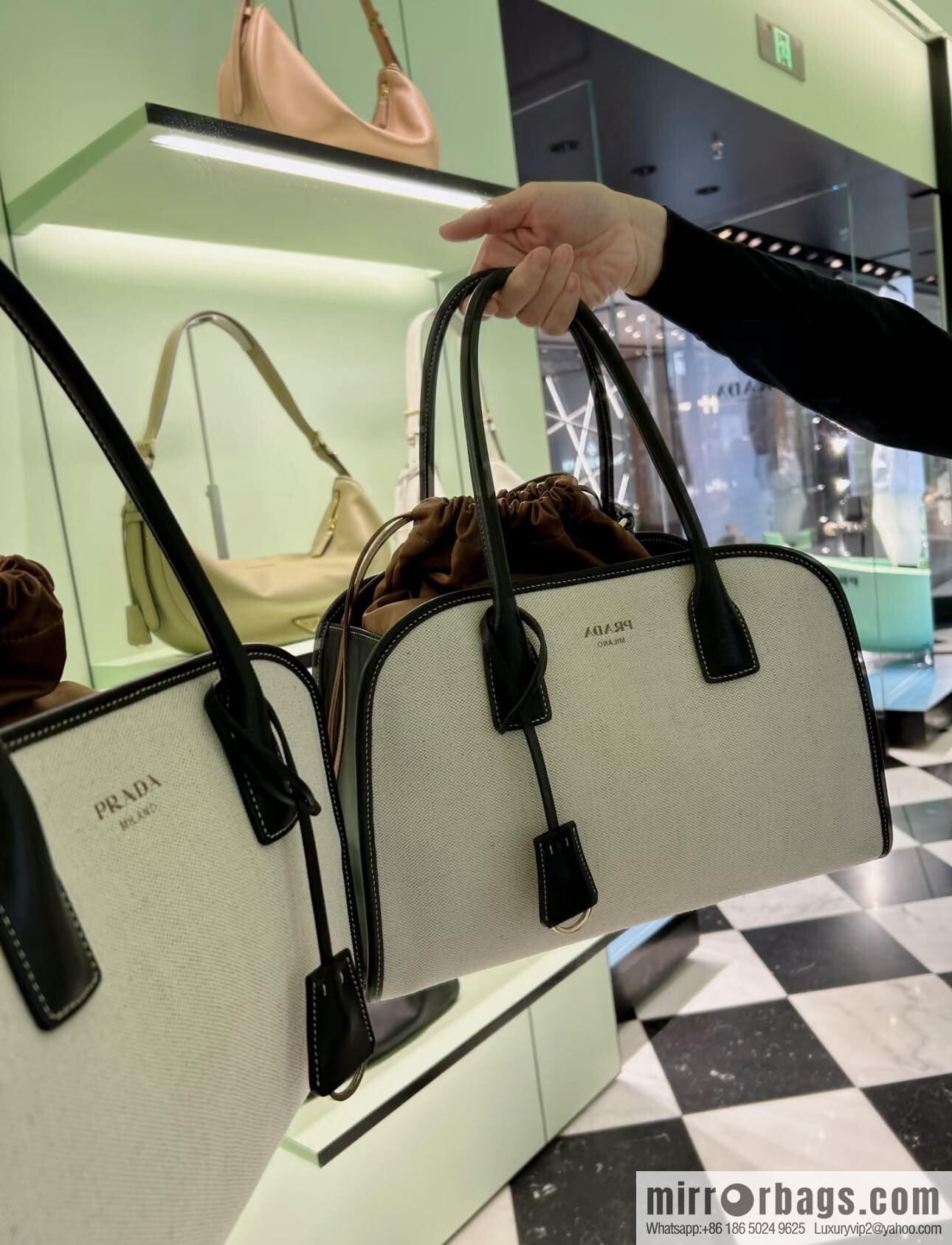 PRADA's new tote bag 1BG572