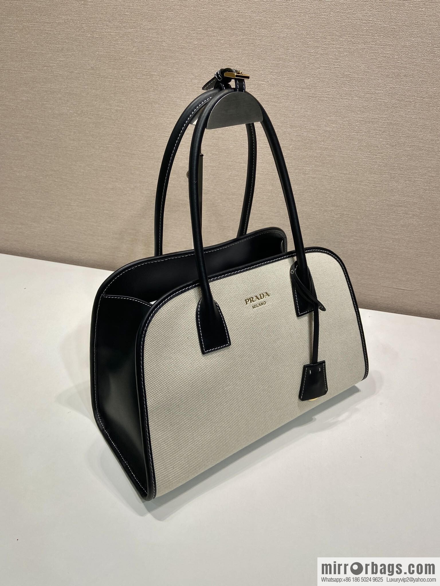 PRADA's new tote bag 1BG572