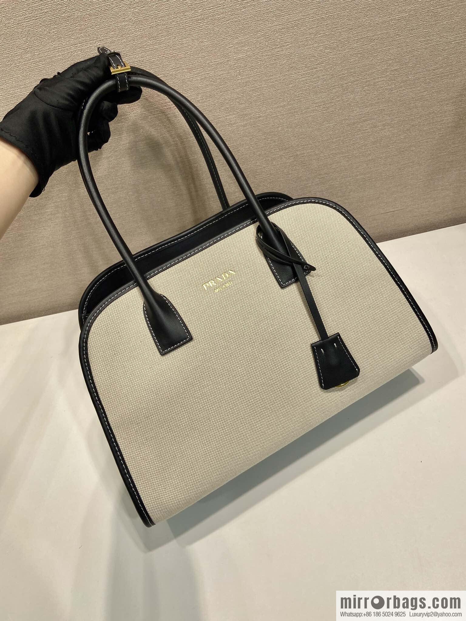 PRADA's new tote bag 1BG572