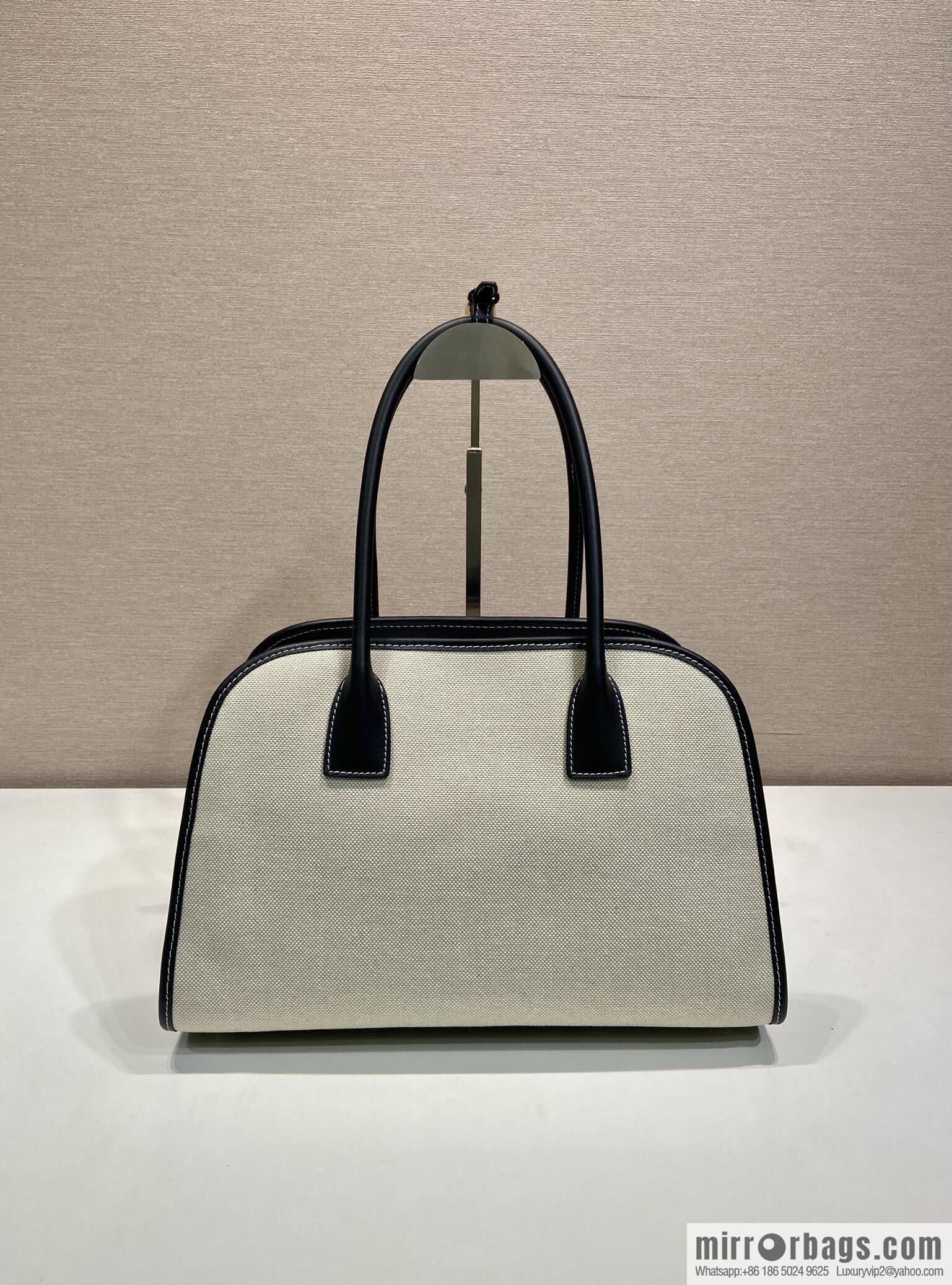PRADA's new tote bag 1BG572